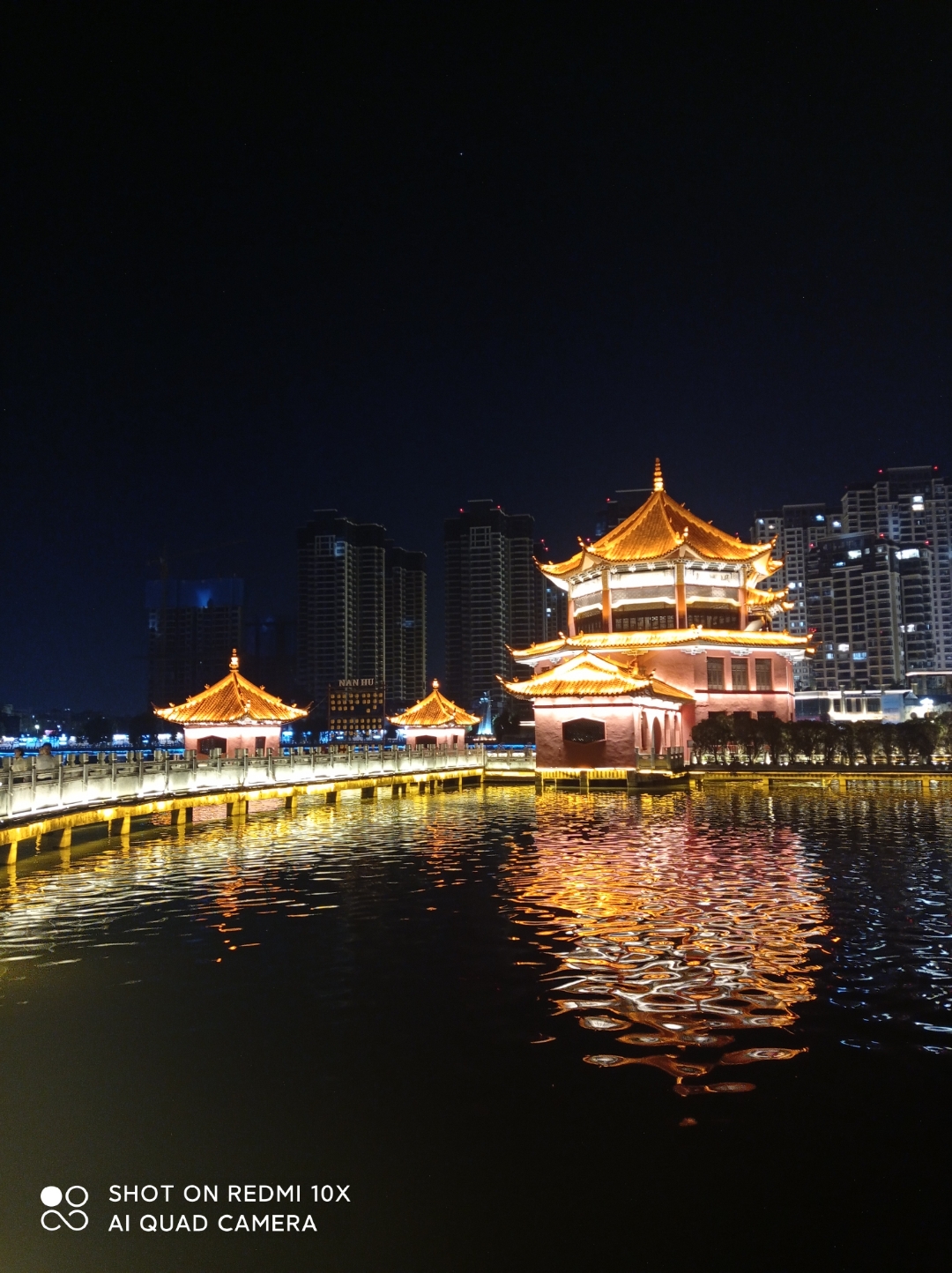 云南红河州蒙自南湖公园夜景