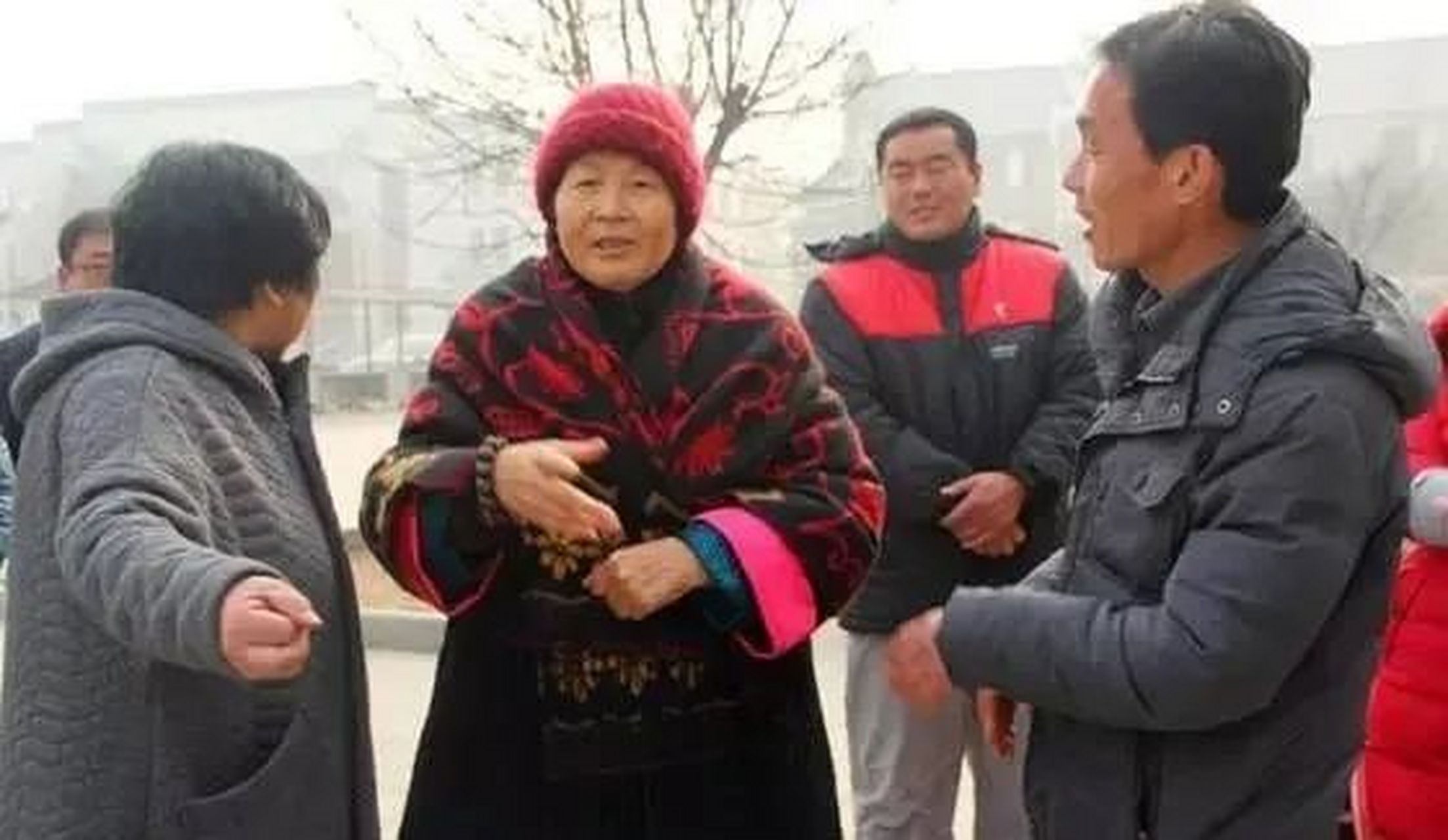 94岁老法师把自己带的佛珠送给了齐素萍老菩萨,并这样说……(往生极乐