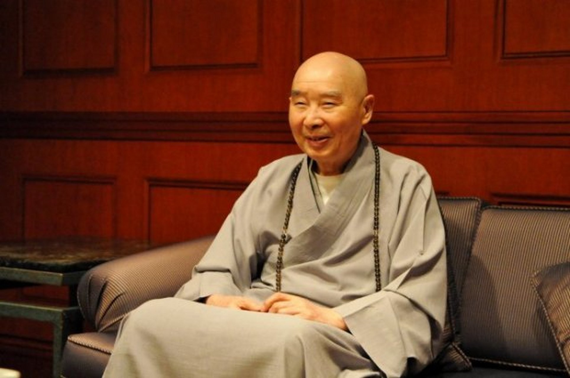 净空老法师:对外,现在科学走两个极端,一个宏观宇宙,研究天文;第二个