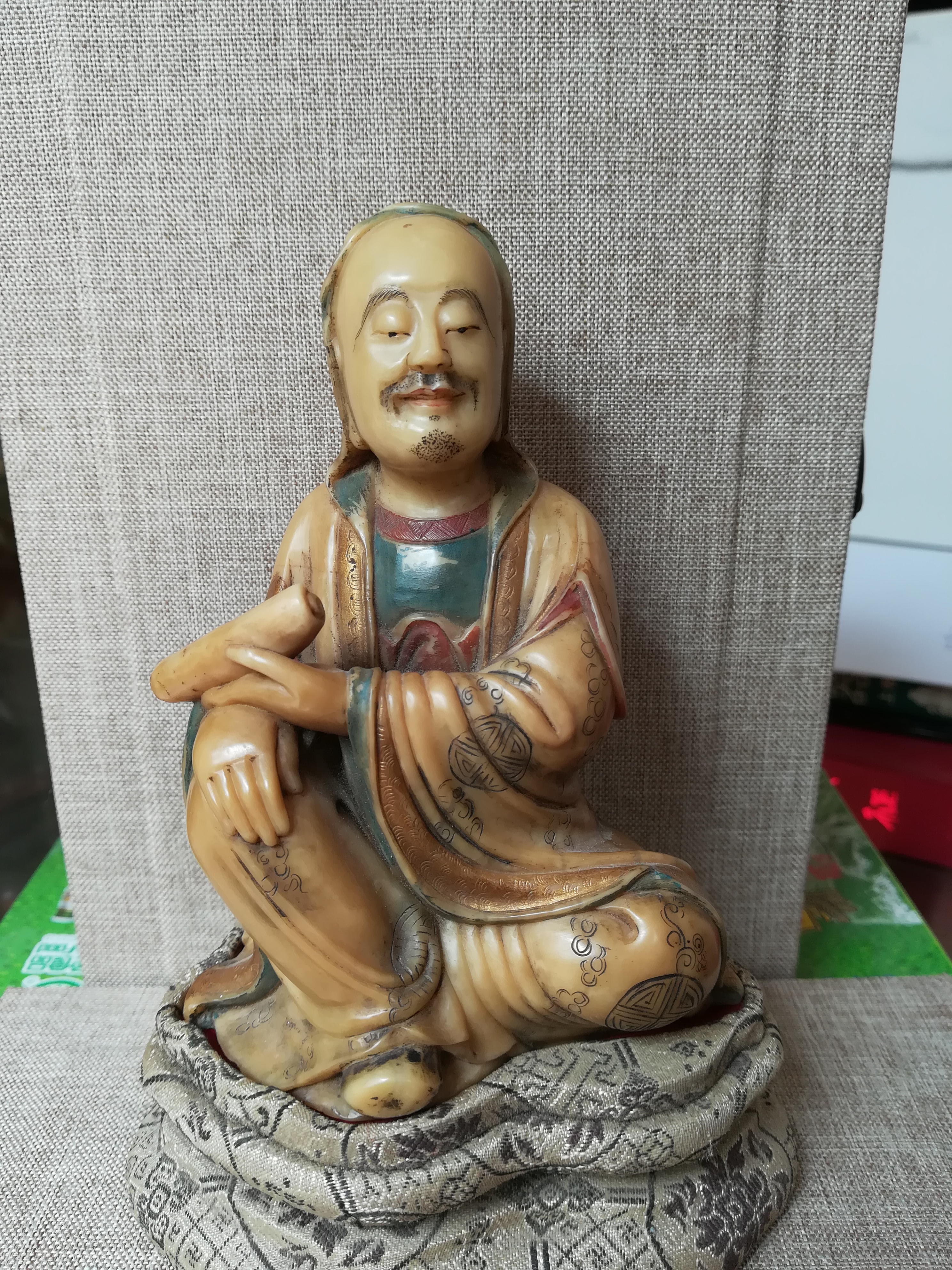 今日喜获清末寿山石雕罗汉一尊,古朴典雅,工艺精湛.