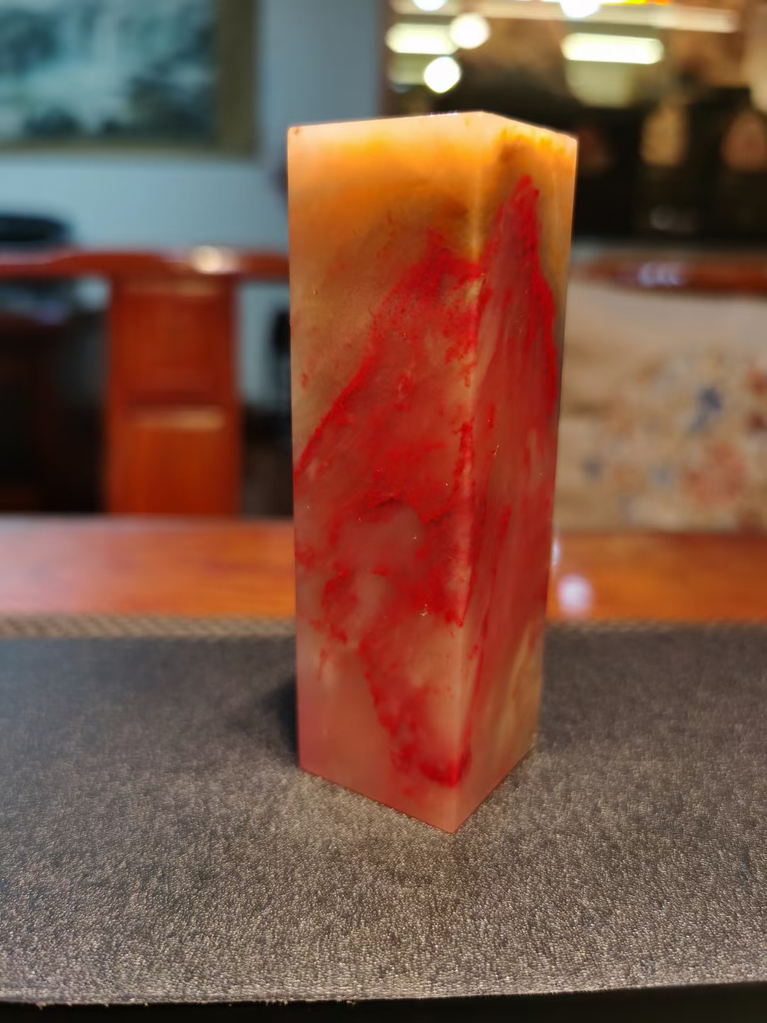 欣赏了一枚国石巴林鸡血石印章,它的独特魅力让我感到无比震撼