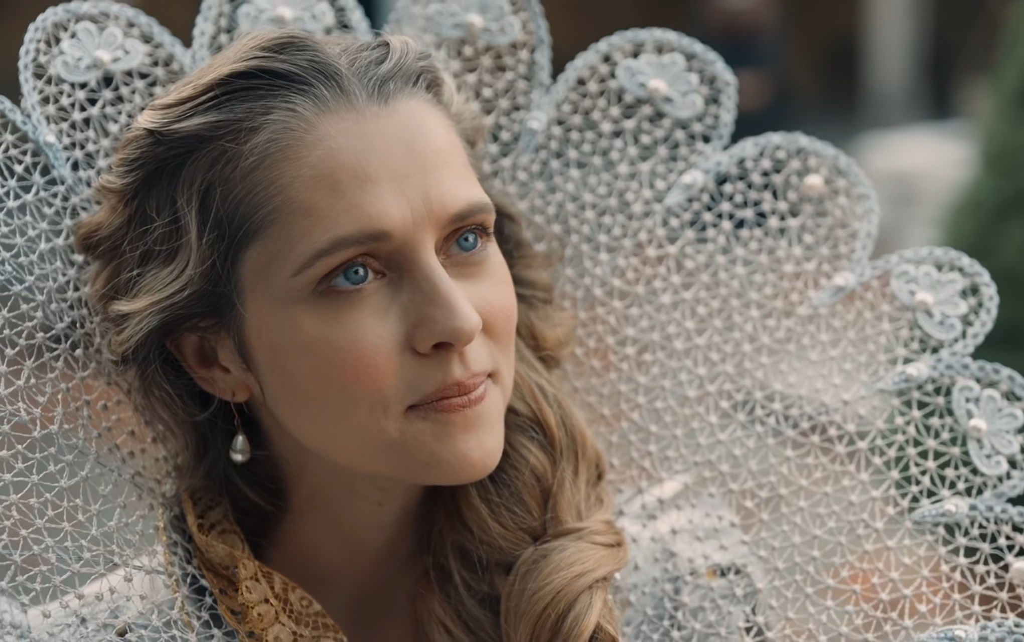 看《发现女巫》忽然感觉是在发现女人,女人这个物种真的太纷繁与芬芳