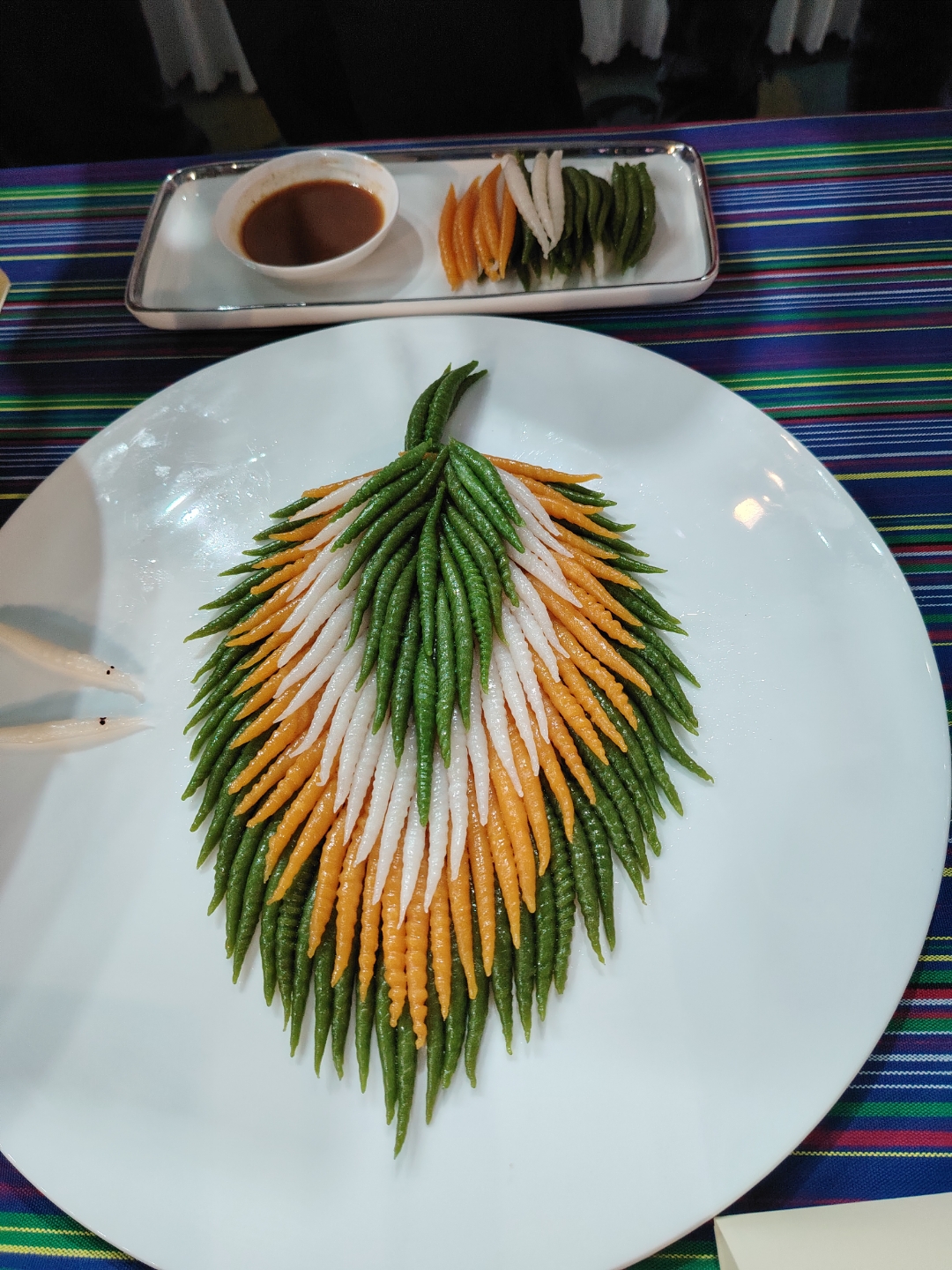 他们不仅让食材在舌尖上跳舞,更是让每一道菜在盘子上演起了