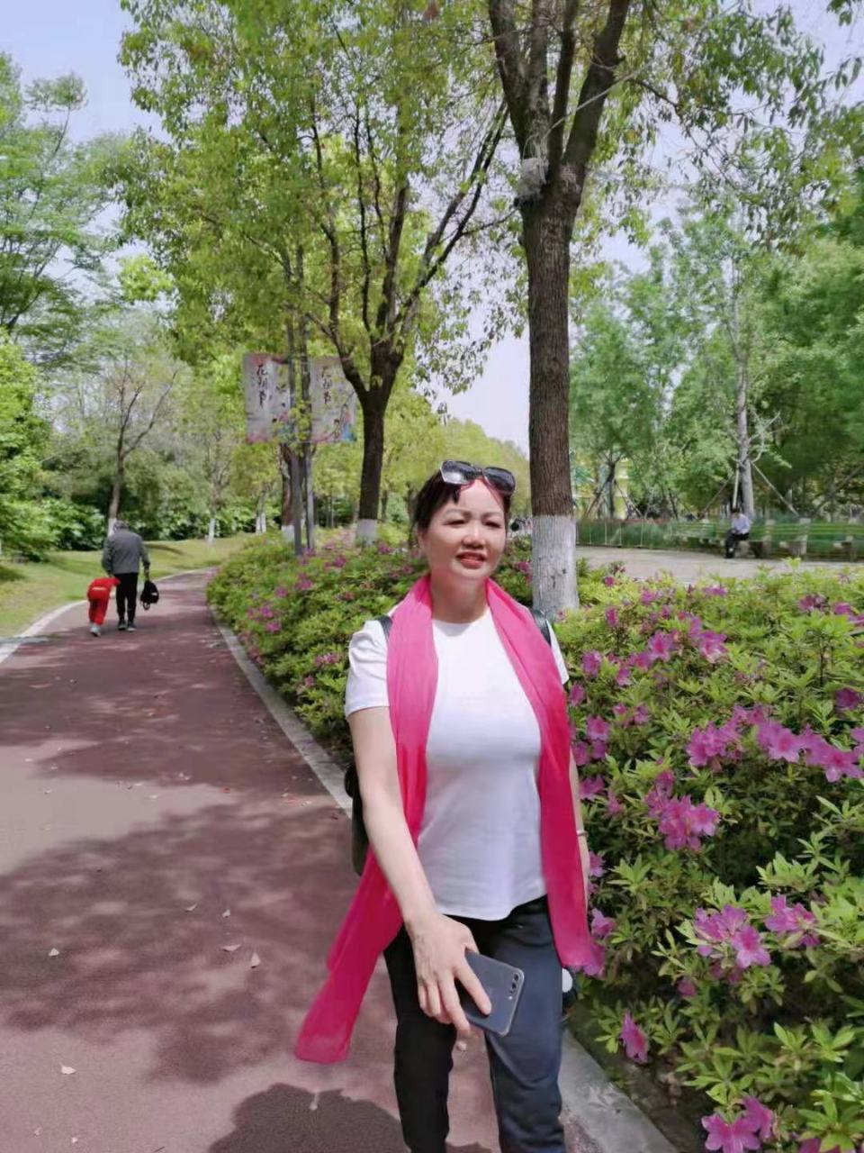 女士征婚信息发布   (本人自述)本人女,湖北武汉人,1961年9月岀生