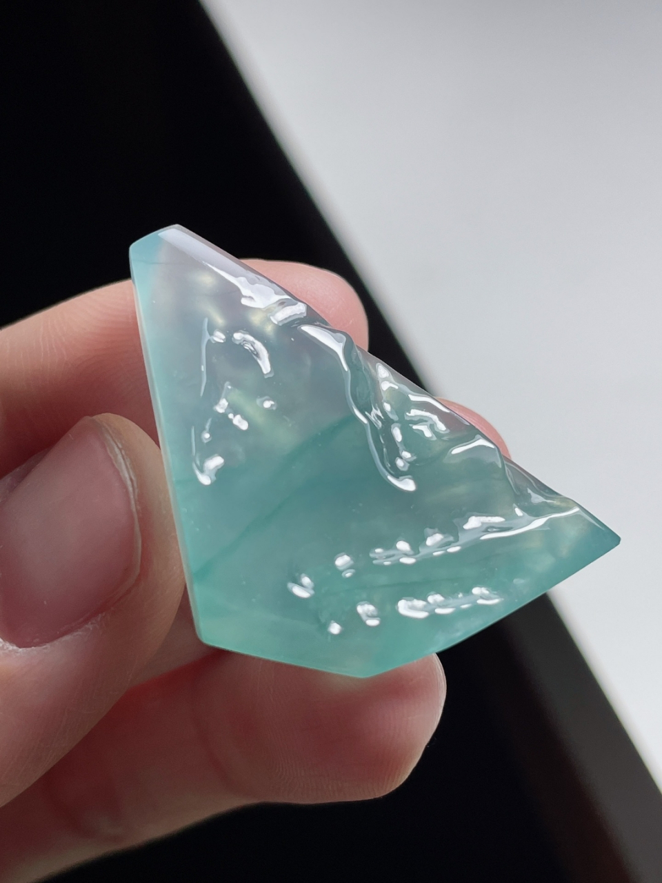 冰晴蓝,冰感水头十足,底子通透纯净,底色很甜,尺寸32-23-6mm#翡翠