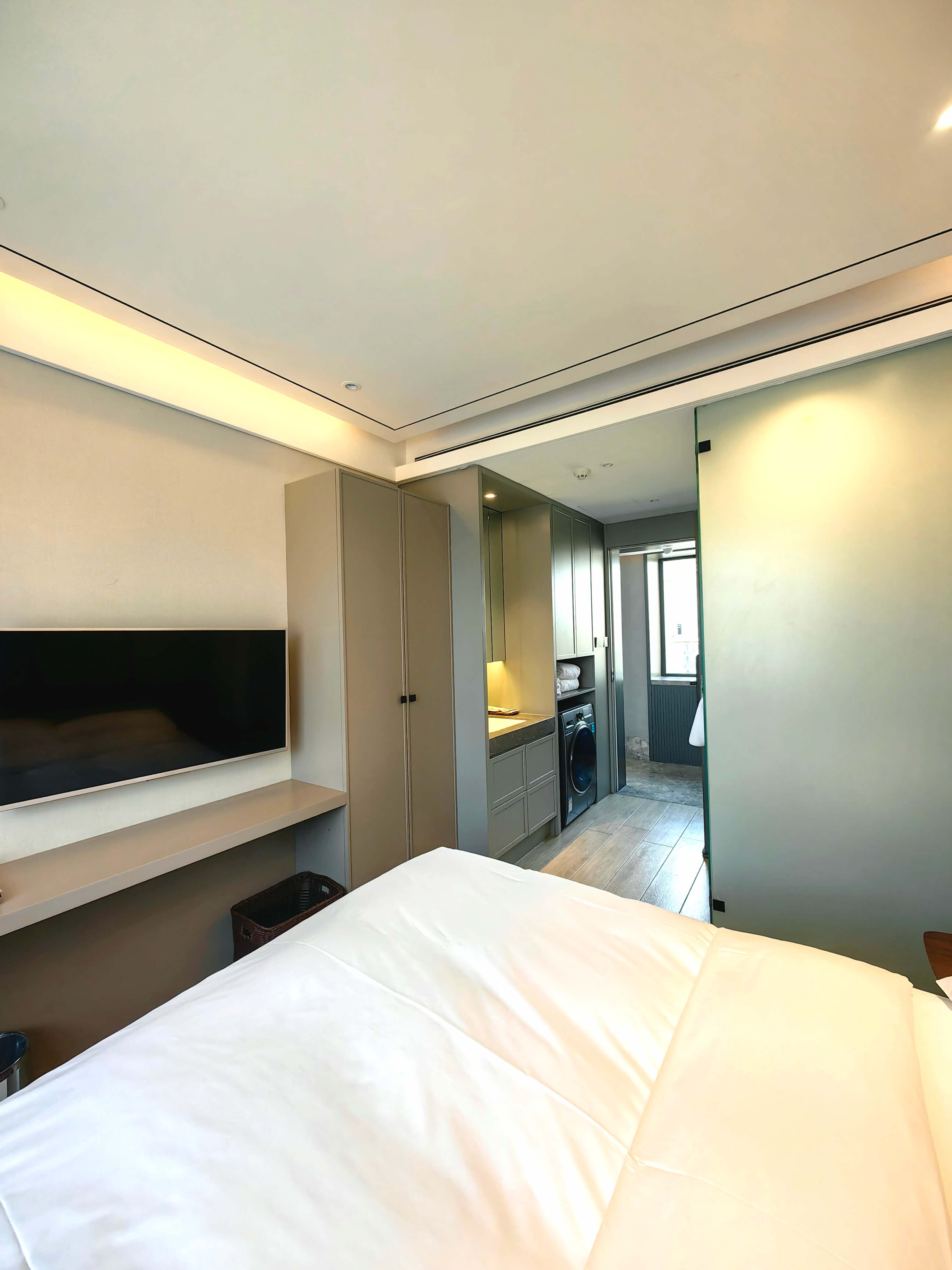 东四78号院精品公寓开间,免费使用健身会所及公区设施;入住时提供免费