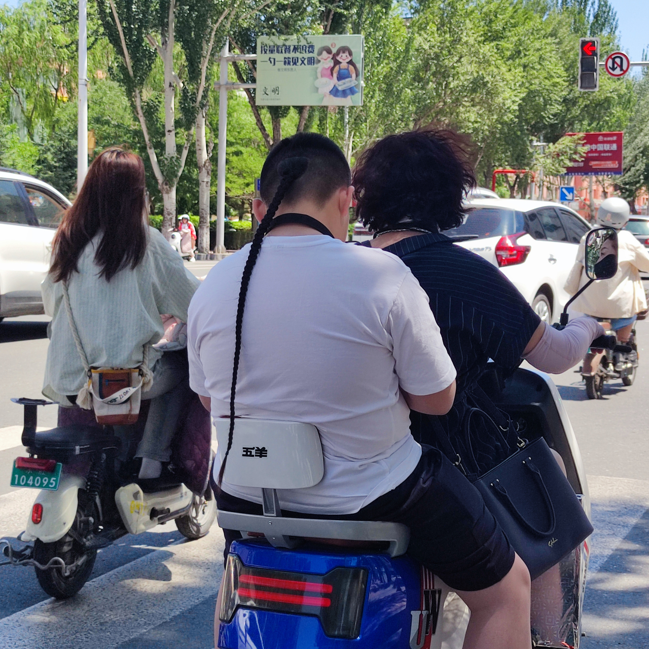 男生后脑勺小辫子图片