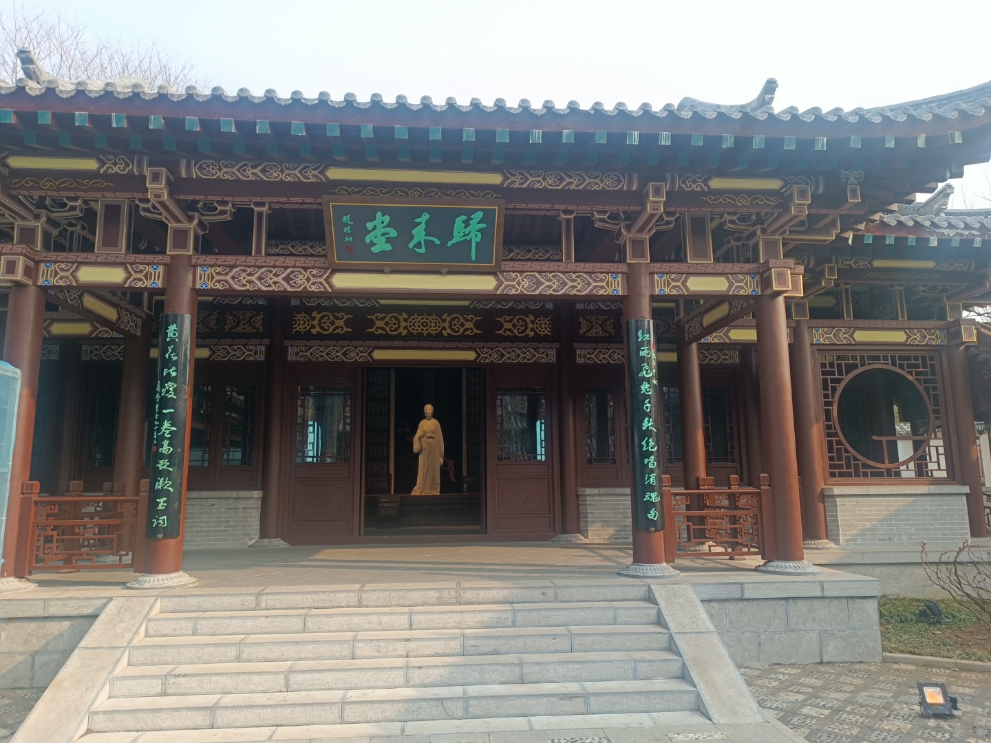 位于青州市范公亭公园内的李清照纪念祠,是为纪念