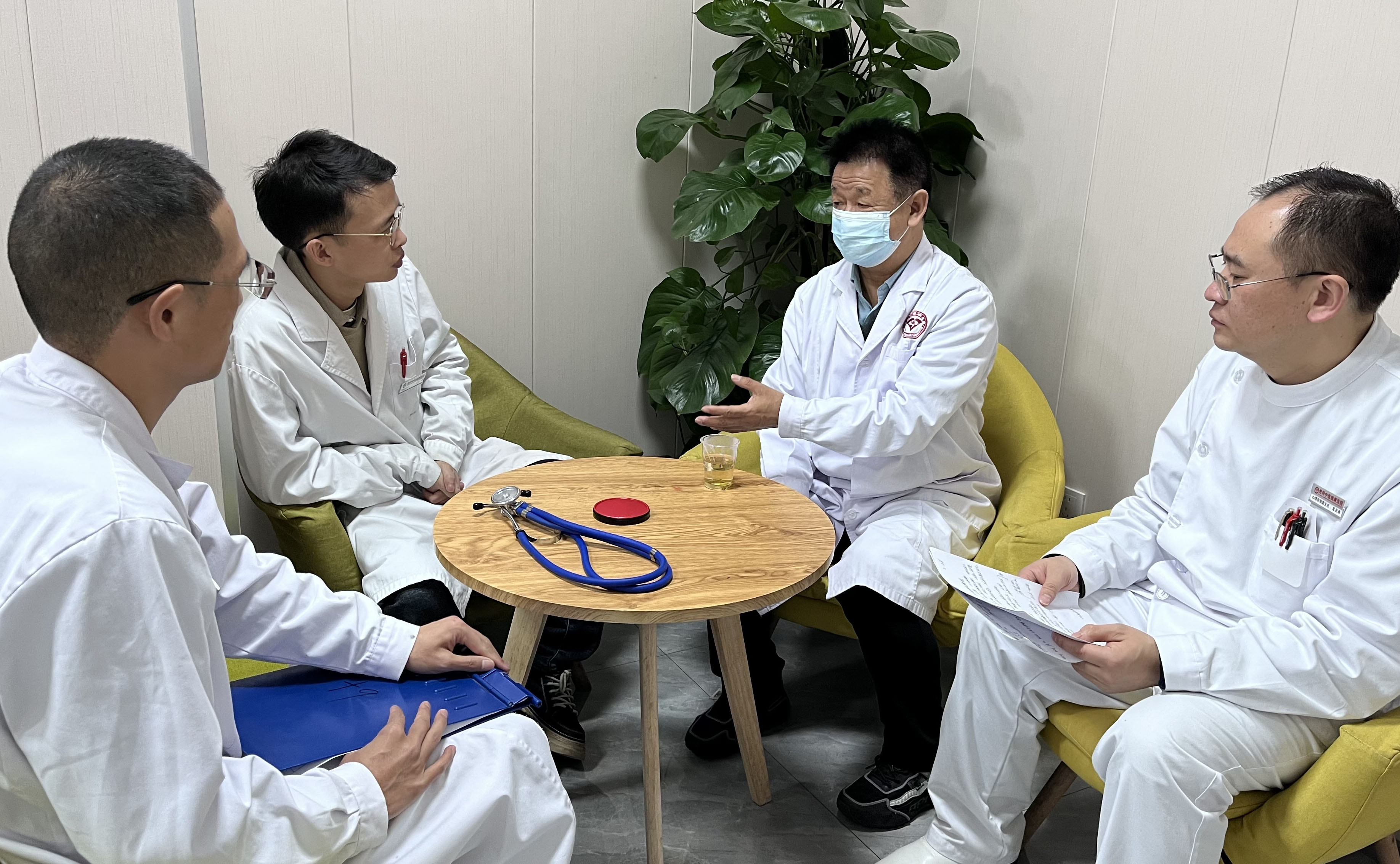 贵阳中医脑康医院精神心理医生们与北京医学博士乔宏教授会诊最后一天