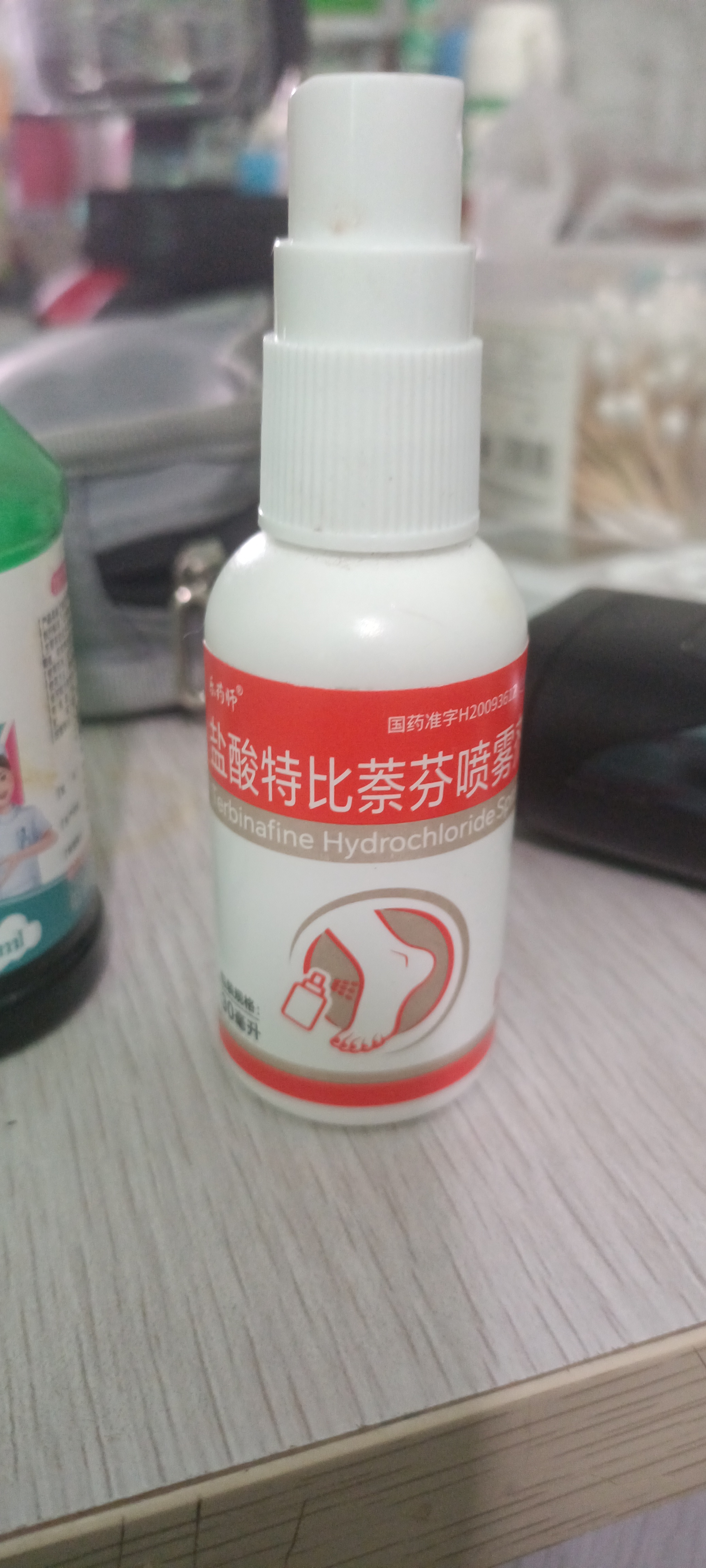 亲身经历,先用酒精消毒,然后用碘伏擦,最后用盐酸特比萘芬喷雾剂喷