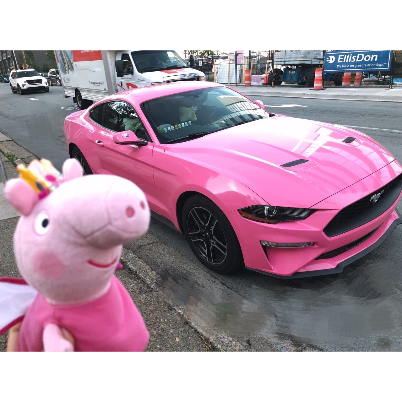 汽车改装# 我觉得福特野马改粉色与它本车性能不搭,外观运动的紫哌