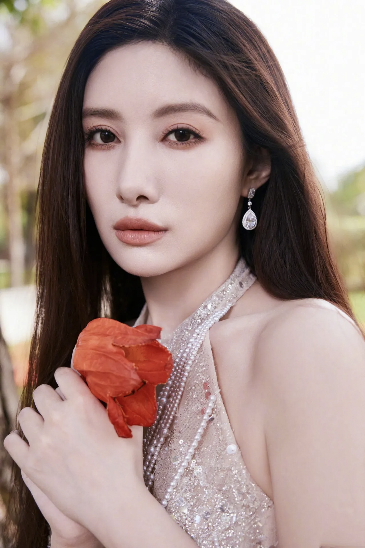 吴优高清美图分享,暖色长裙身材好