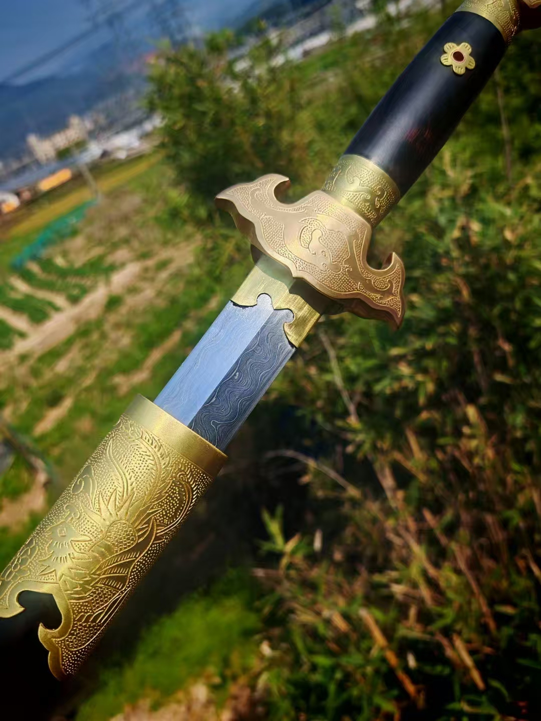 定制的手刻龙凤剑完工,条子再来个精磨化妆可能感觉更好