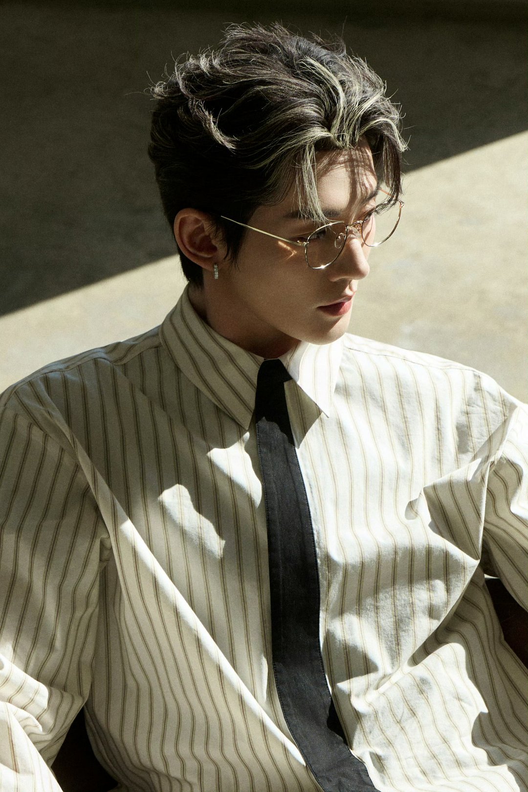 邓为眼镜衬衫写真壁纸图集
