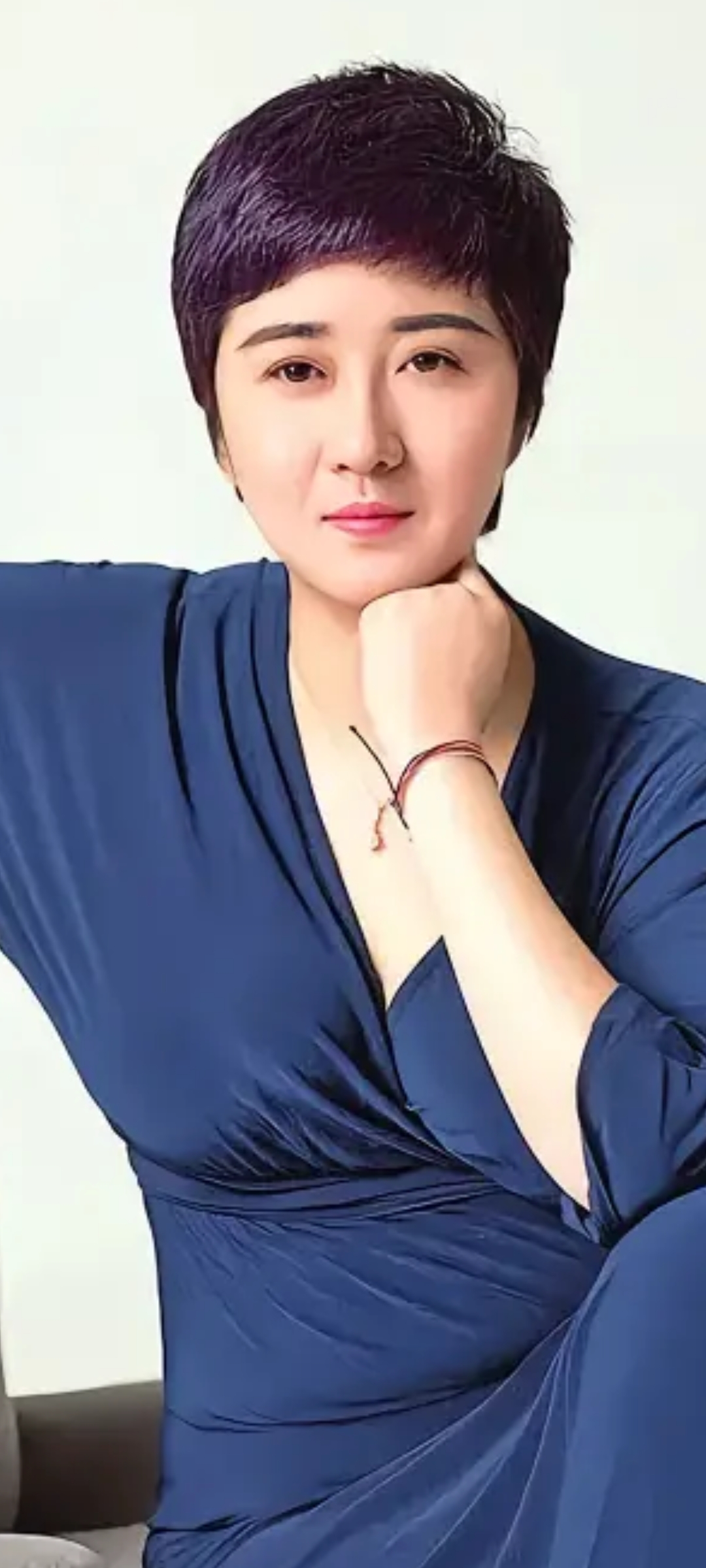 ​张语芯是著名女制片人张纪中之女,含着金钥匙