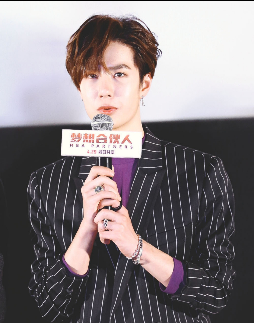 六年前,王一博参加梦想合伙人点映会,只有十九岁.