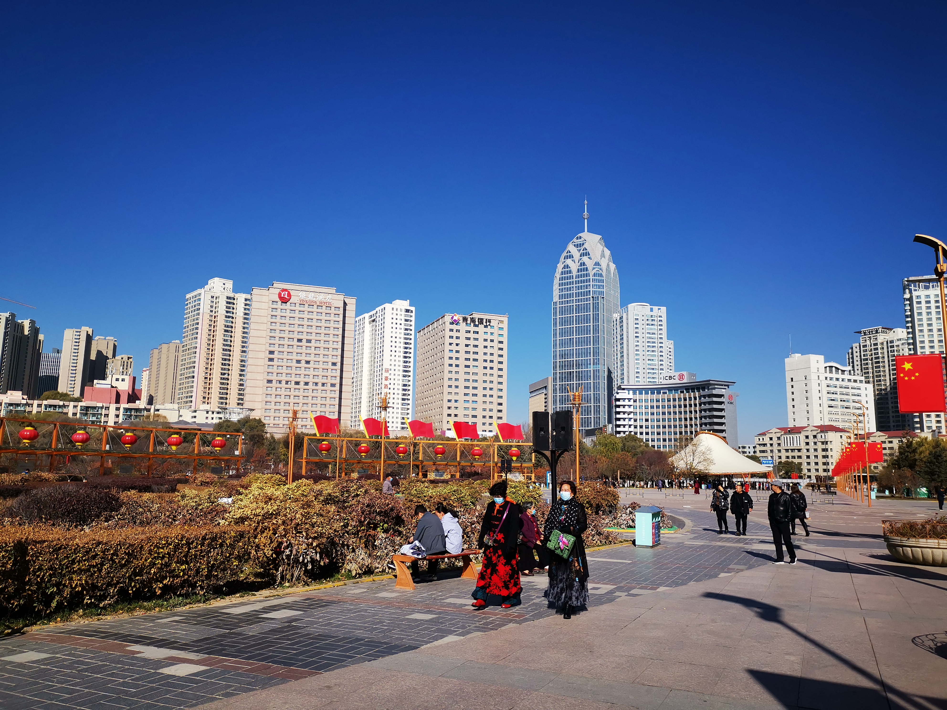 红红火火的西宁中心广场