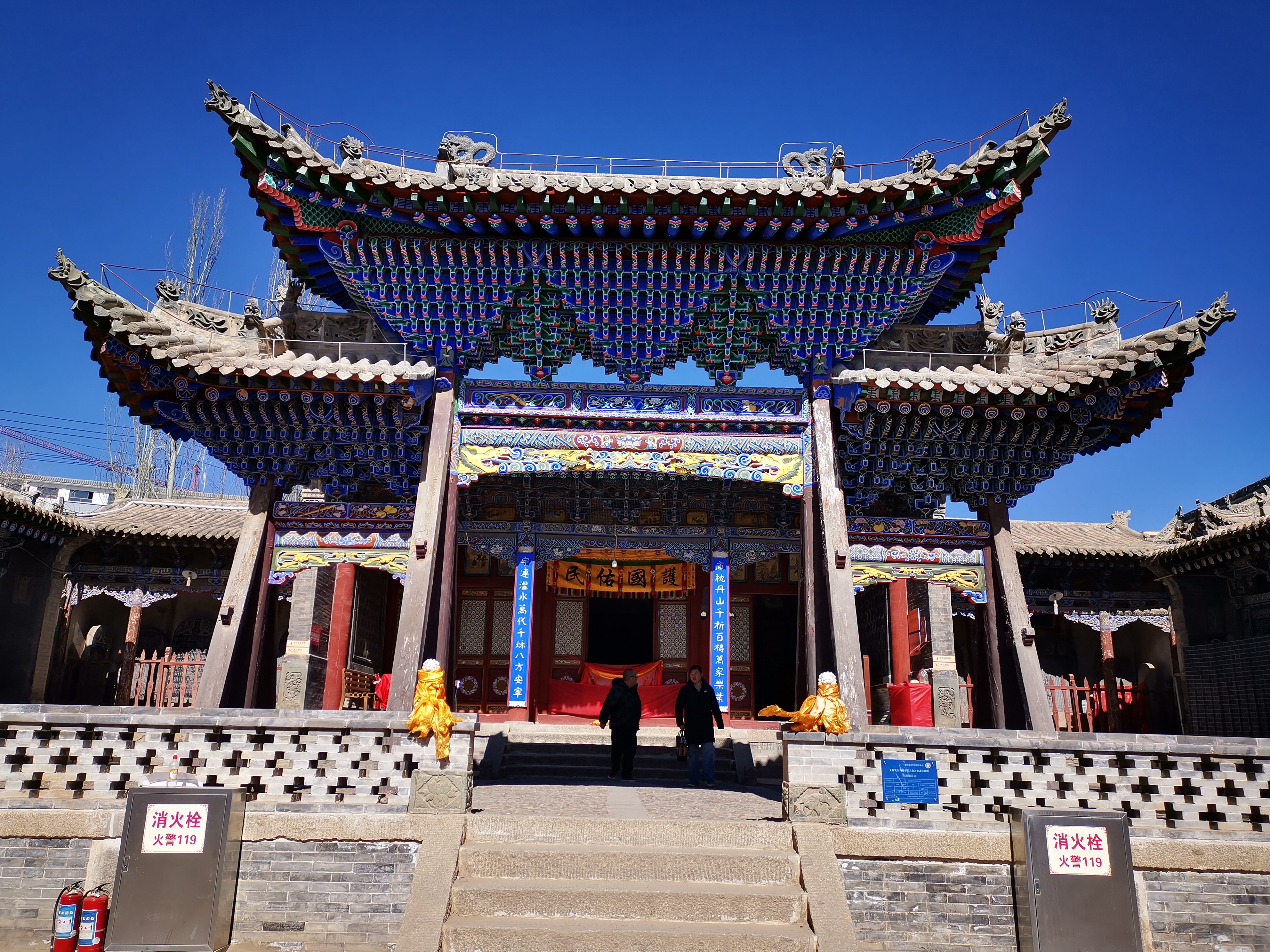 青海湟源丹噶尔古城,藏语"东科尔"的蒙语音译,意为"白海螺".