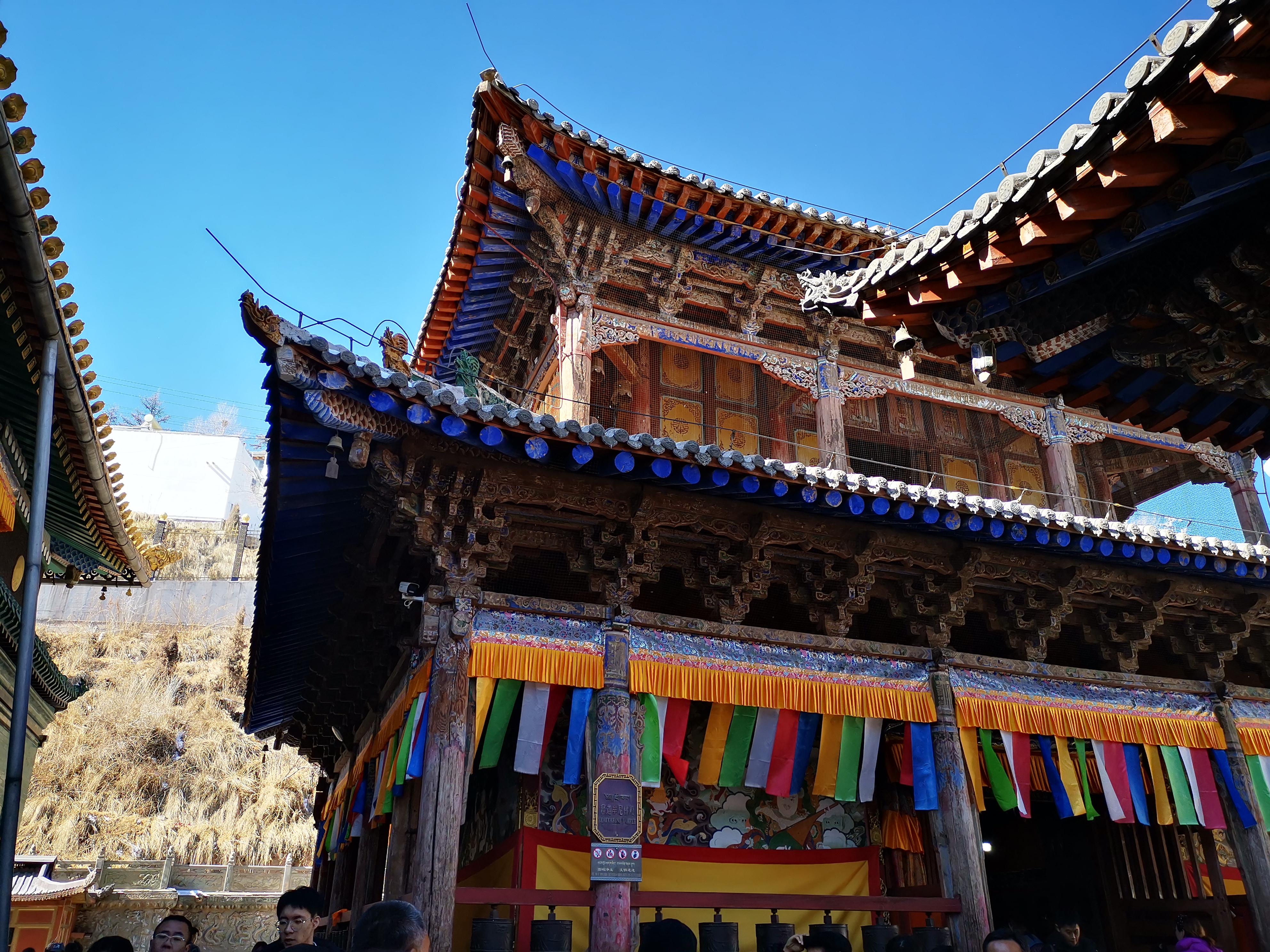 塔尔寺又名塔儿寺,得名于大金瓦寺内为纪念黄教创始人宗喀巴而建的大