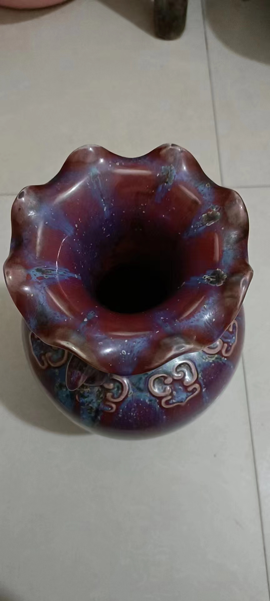 专家鉴定此藏品为:  钧窑双耳兽花瓶,元代钧瓷处于一个大胆创新,敢于