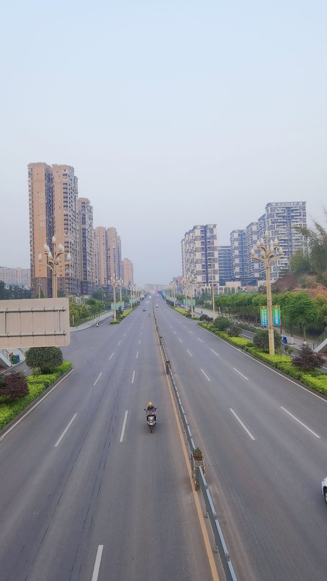 宽阔道路风景图图片