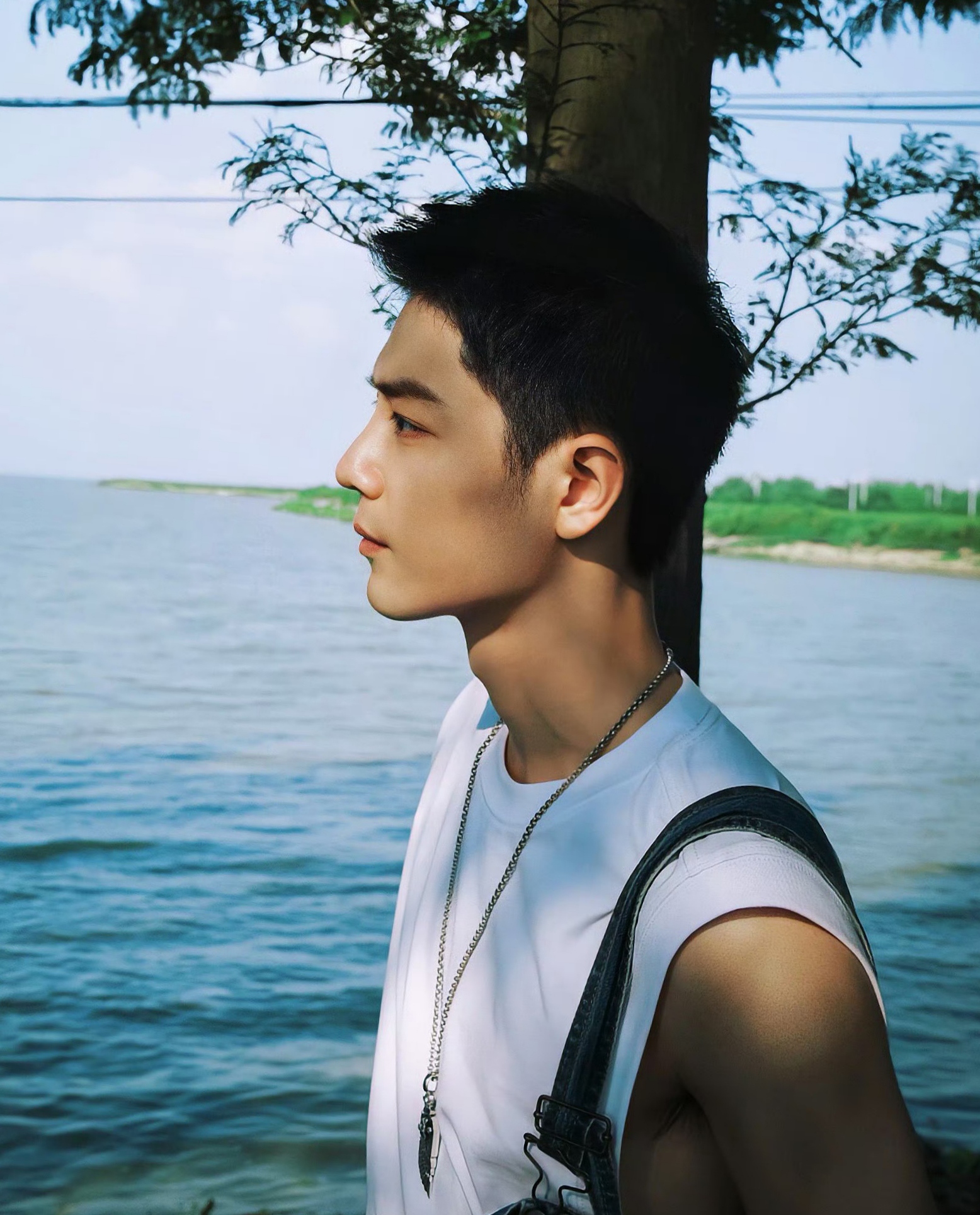 肖战# 短发造型清爽又帅气!仿佛夏日的一缕凉风,瞬间点亮了我的心房.