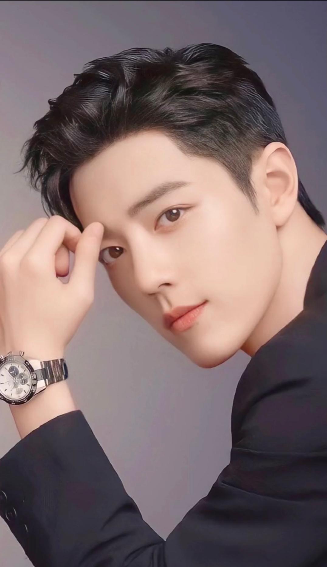 肖战的眼睛,是我见过最深邃,最闪亮的星辰.