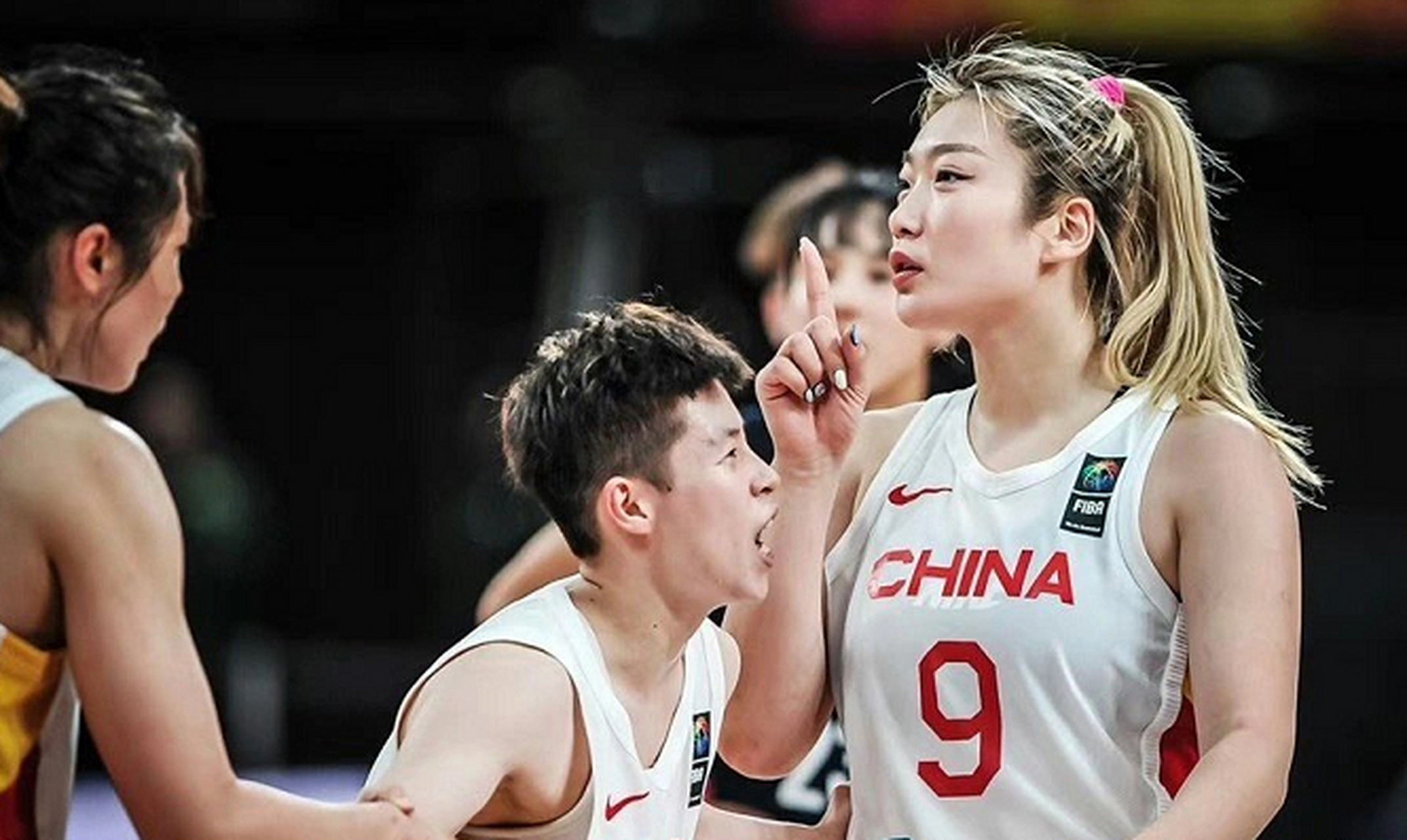 张隆的前妻网上发布张隆李梦的聊天记录,刘女士的老公
