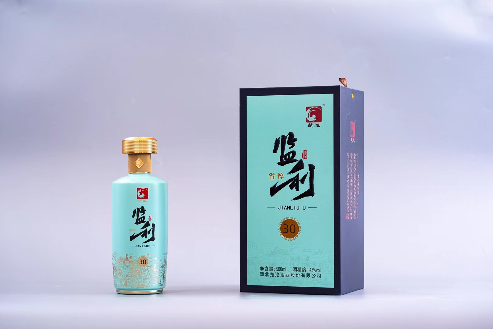 监收春色千般好, 利就诗情一盏倾. 酒入愁肠添别恨, 香浮玉盏忆离情