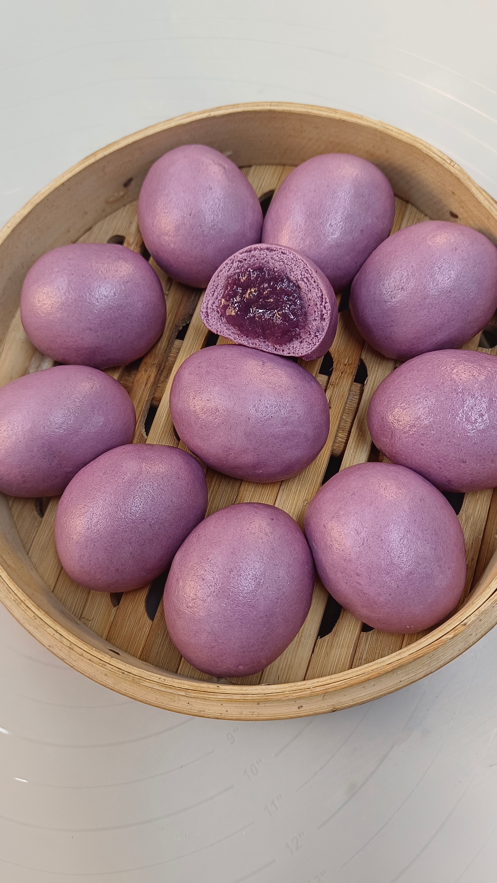 紫薯包 紫薯不仅是一款味道非常不错的粗粮类食物,软糯香甜,入口即化.