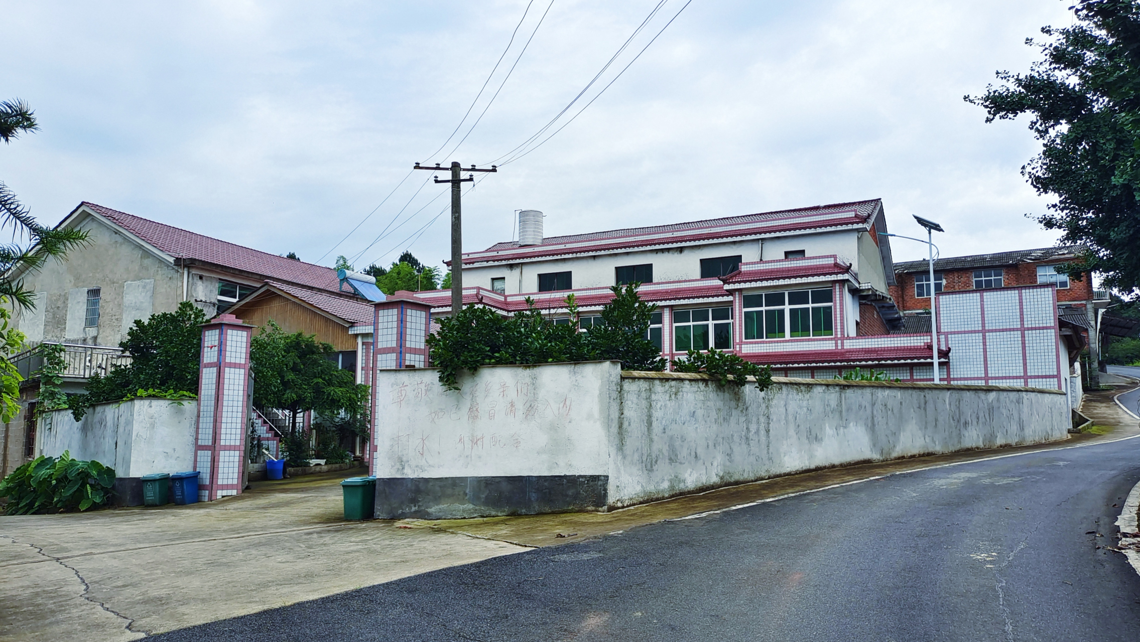 67 67几天前, 67随几位好友, 67来到了浏阳市的一个村落.