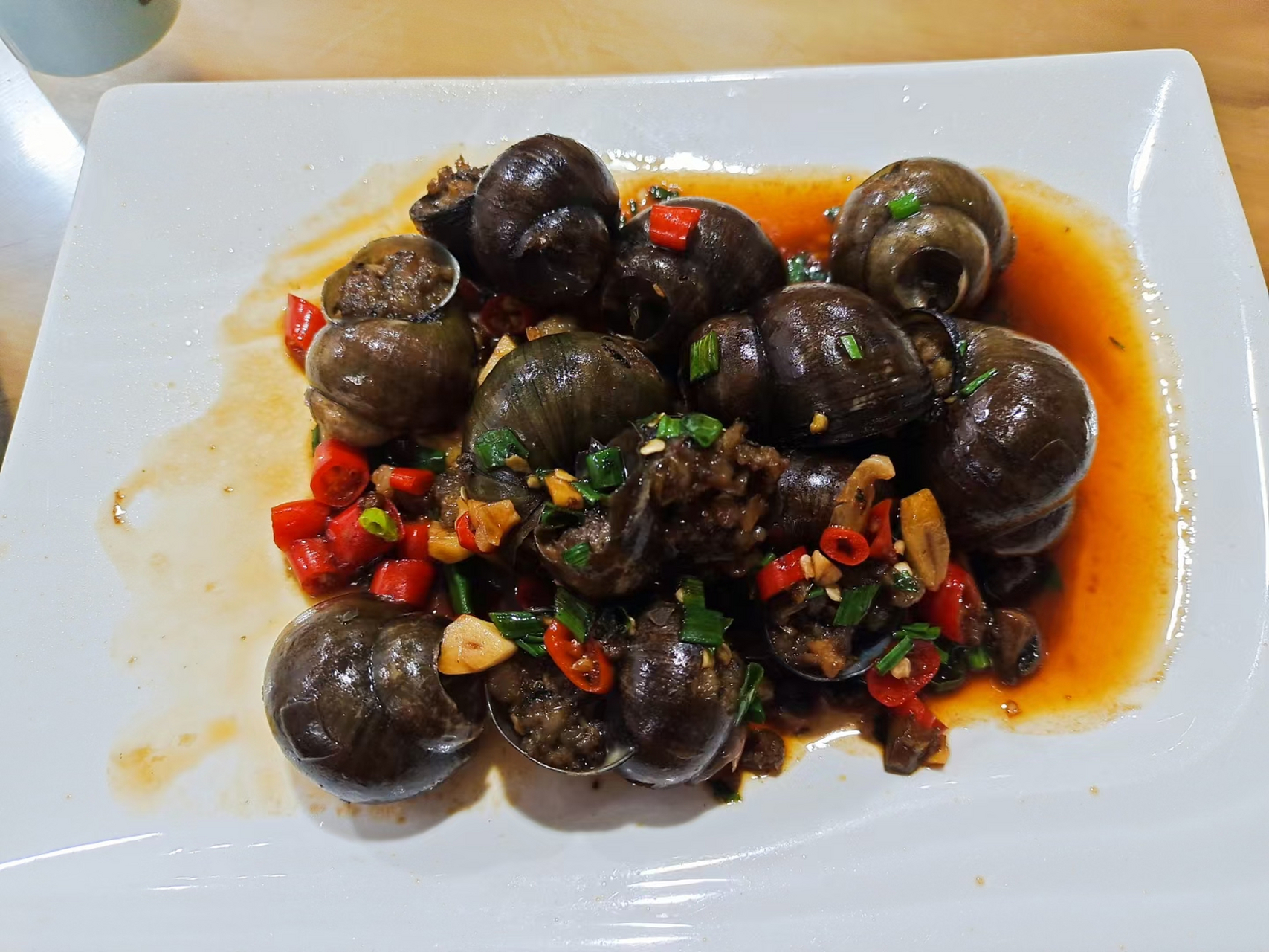 桂林阳朔打卡美食,啤酒鱼,田螺酿,竹筒饭 不说很好吃,也不是很难吃咯