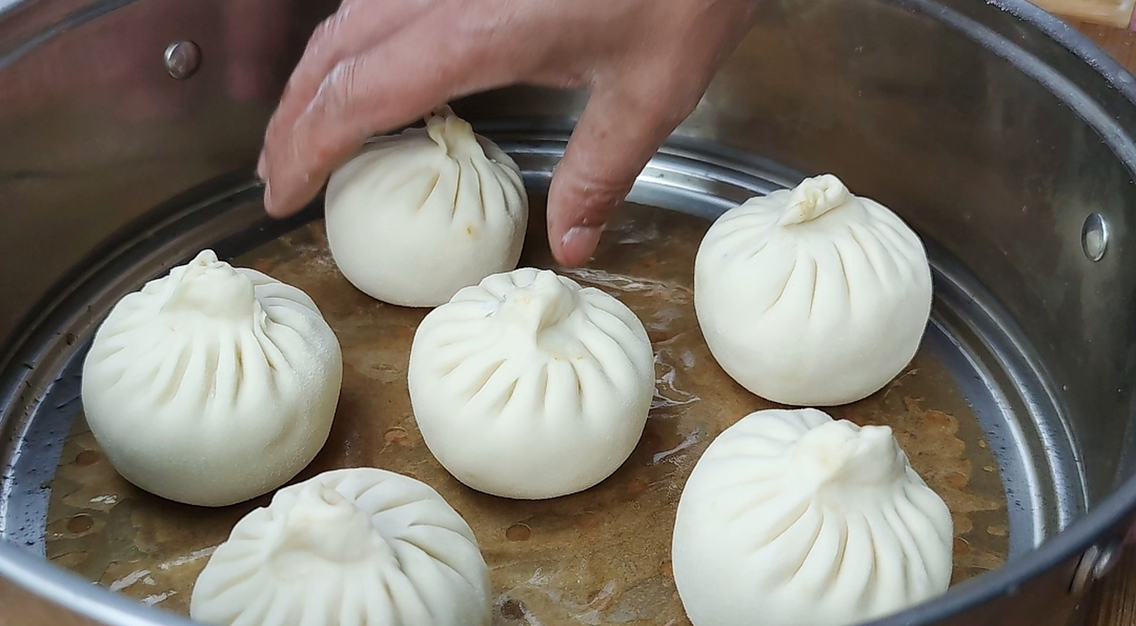 你们要的家常包子和面配方:中筋面粉500克 水255克 酵母3克 糖15克 有