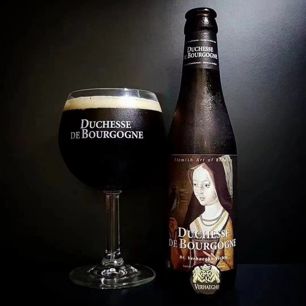 "勃艮第女公爵"是一款用烘烤麦芽和陈年啤酒花经过顶部发酵与自主发酵