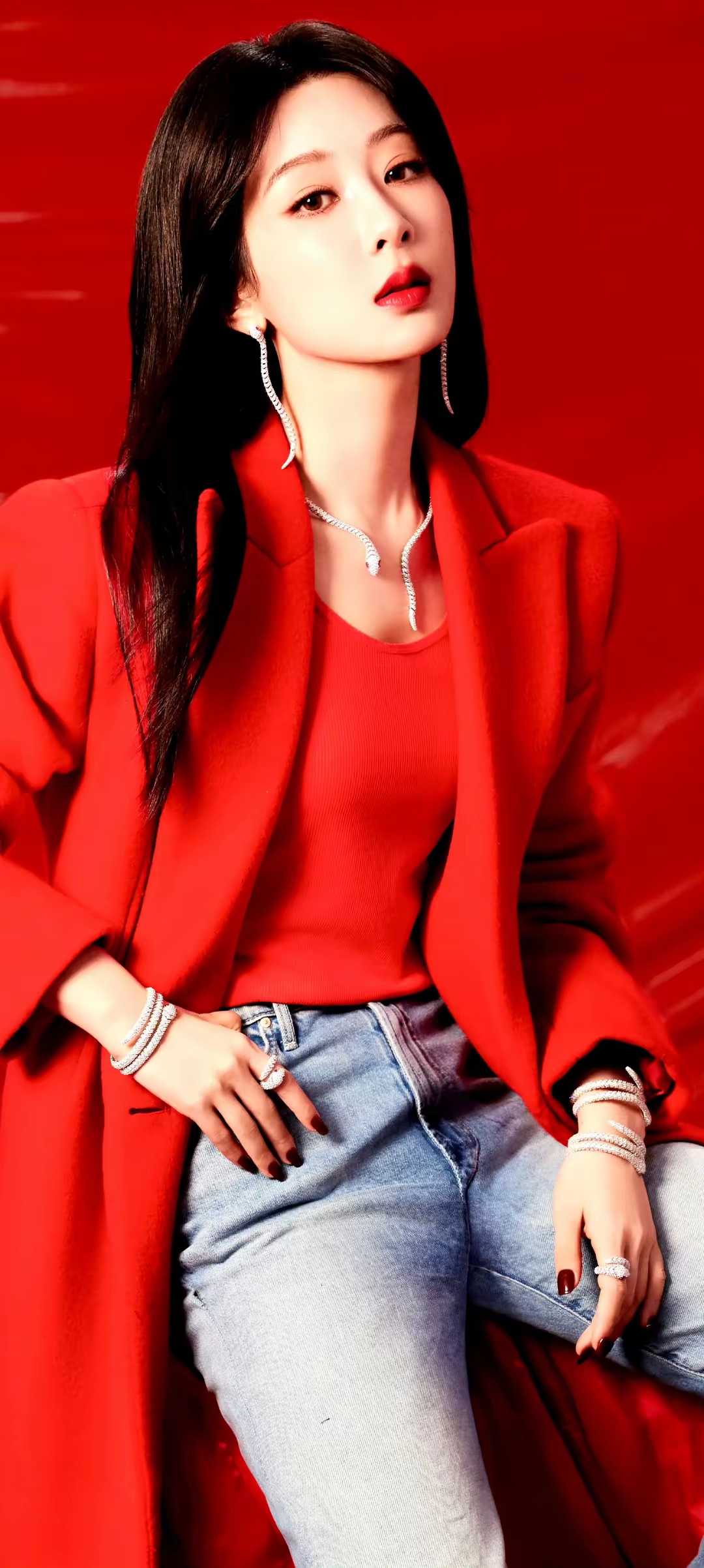 美女壁纸～杨紫身穿一袭红衣,优雅气质尽显,我的女神 #2025春节档