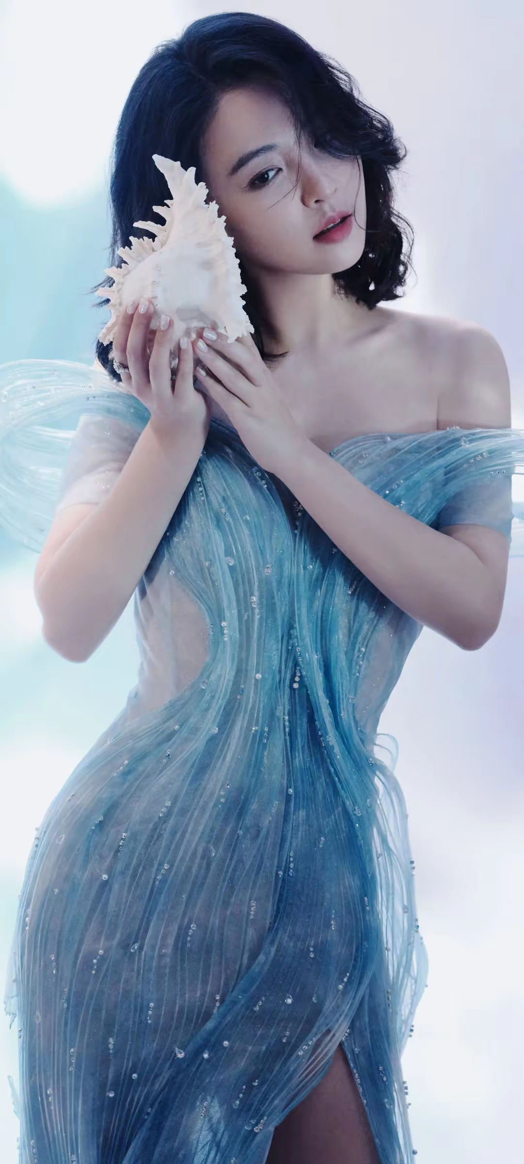 美女壁纸～吴倩,宛若云端上的仙女,一袭蓝裙梦幻飘逸