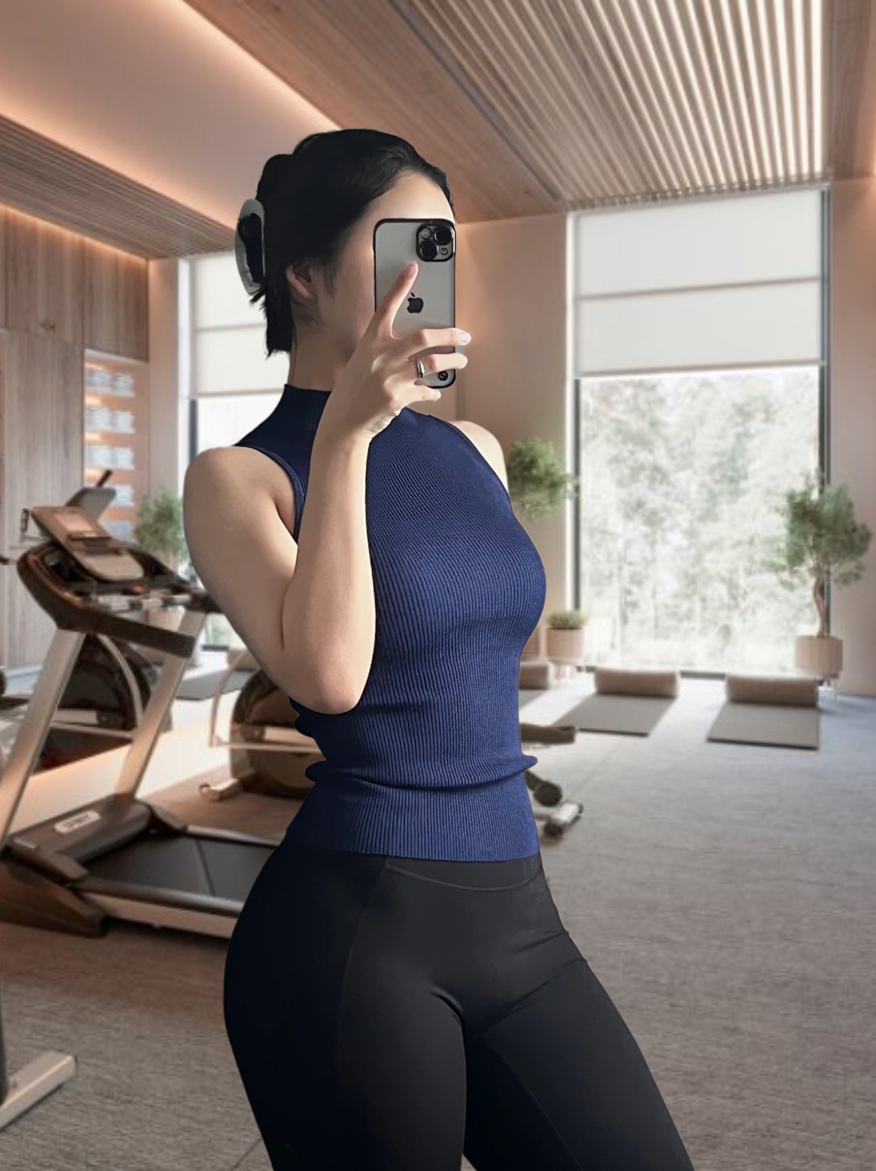 黑色的发带束起汗滴的诗篇 瑜伽裤裹着坚持与信念