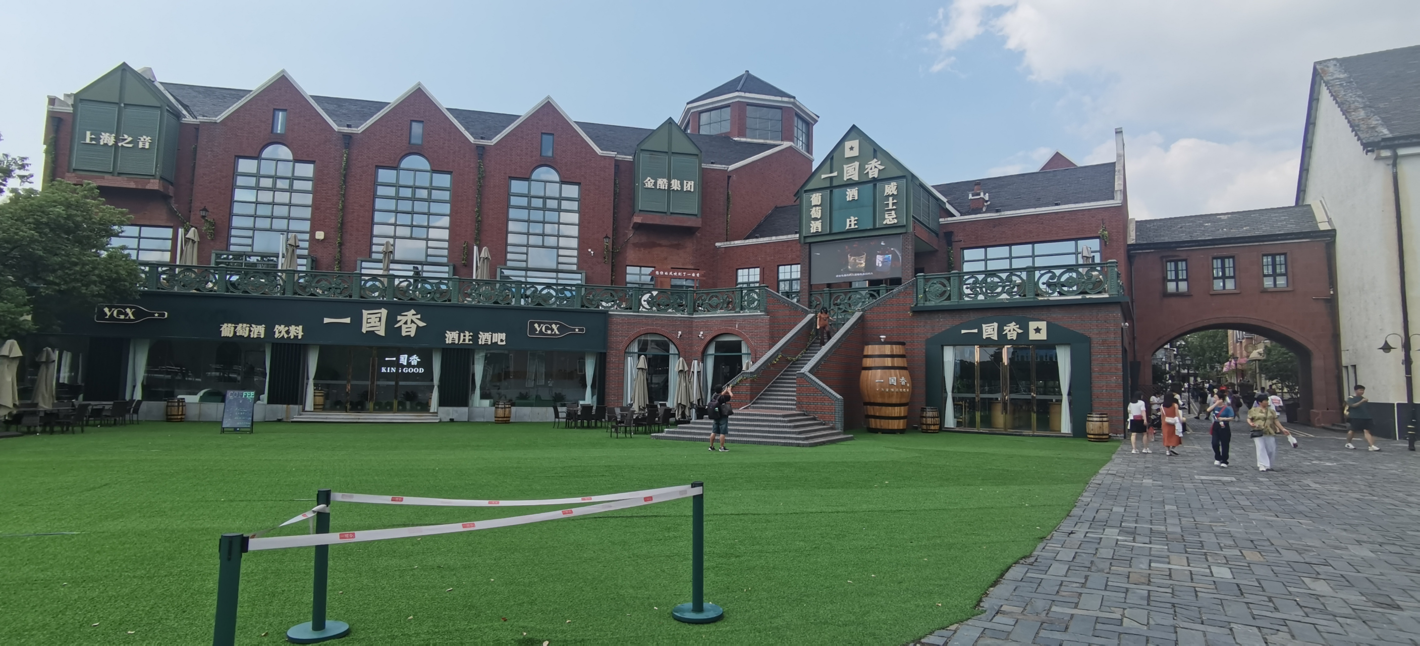 上海欧洲小镇,那里有古老的建筑和美丽的风景,好像真的到了欧洲一样.