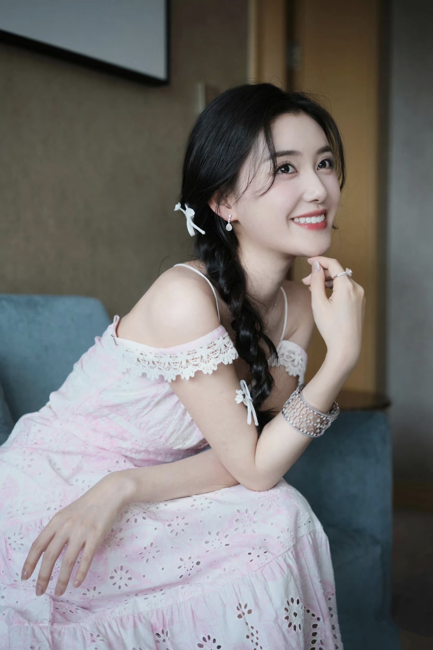 蒋依依和宋祖儿经历一样,都属于童星出道,在很小的时候就有角色出圈