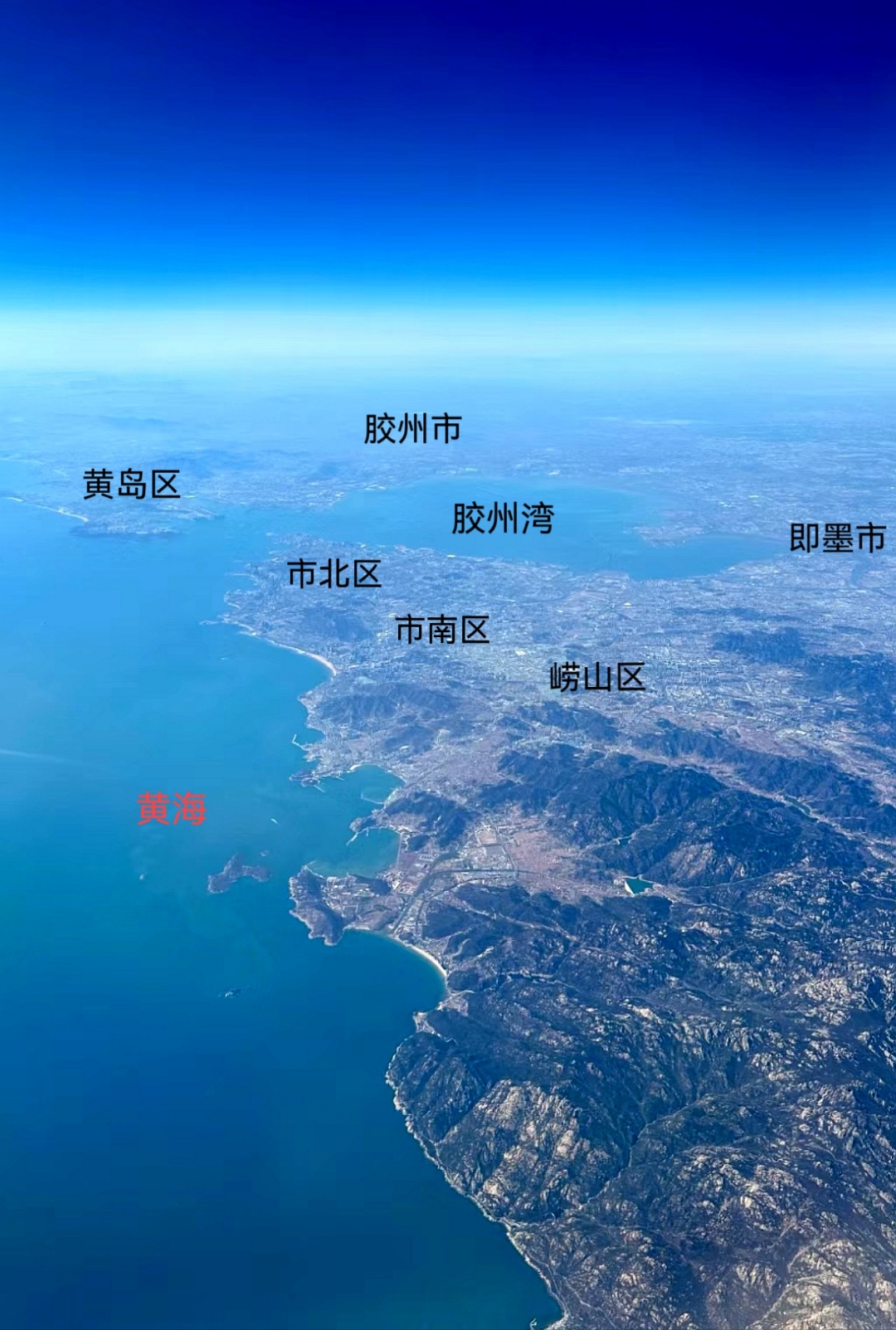 从飞机上看青岛海岸线,我才发现青岛真是一块天选之地,这块地太好了