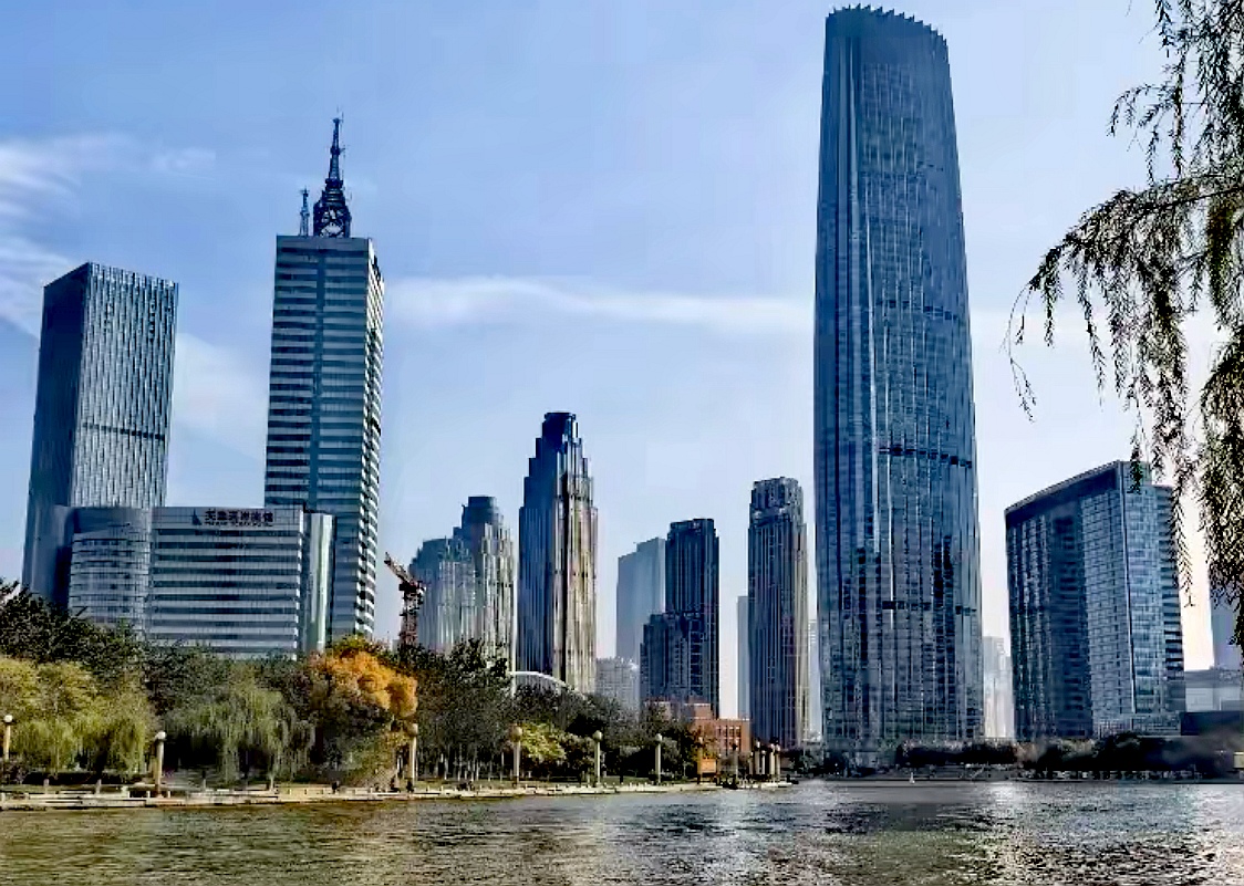 老一辈的人知道,以前是没有北上广的说法的,以前只有京津沪的说法