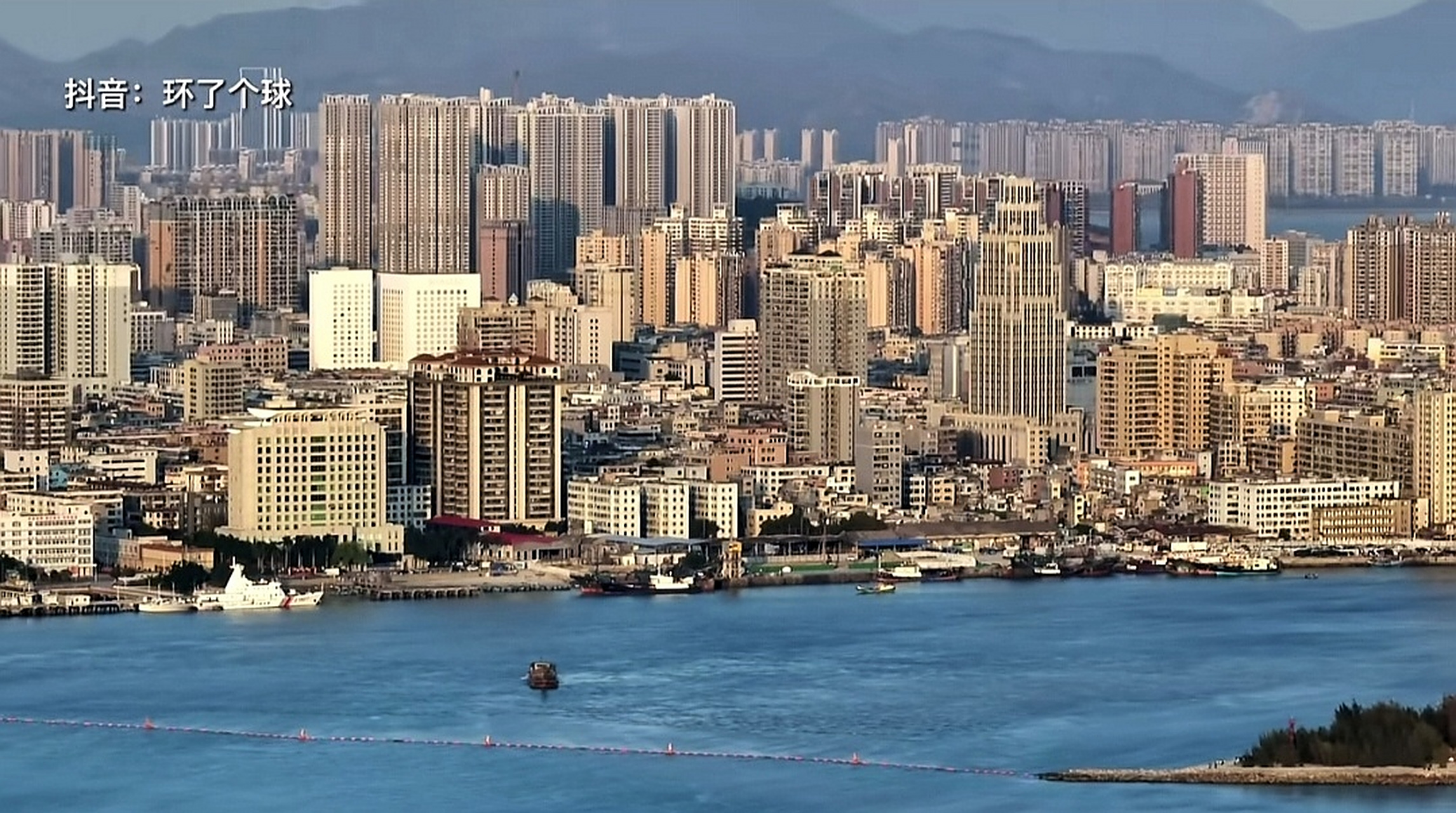 一直以为汕尾是个落后的地方,看了汕尾航拍发现城市漂亮大气,一点不比