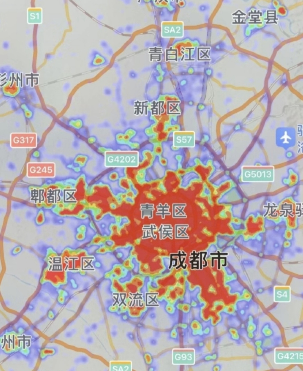 对比南京和武汉,成都的热力图,发现南京在主城区规模上和武汉差不多