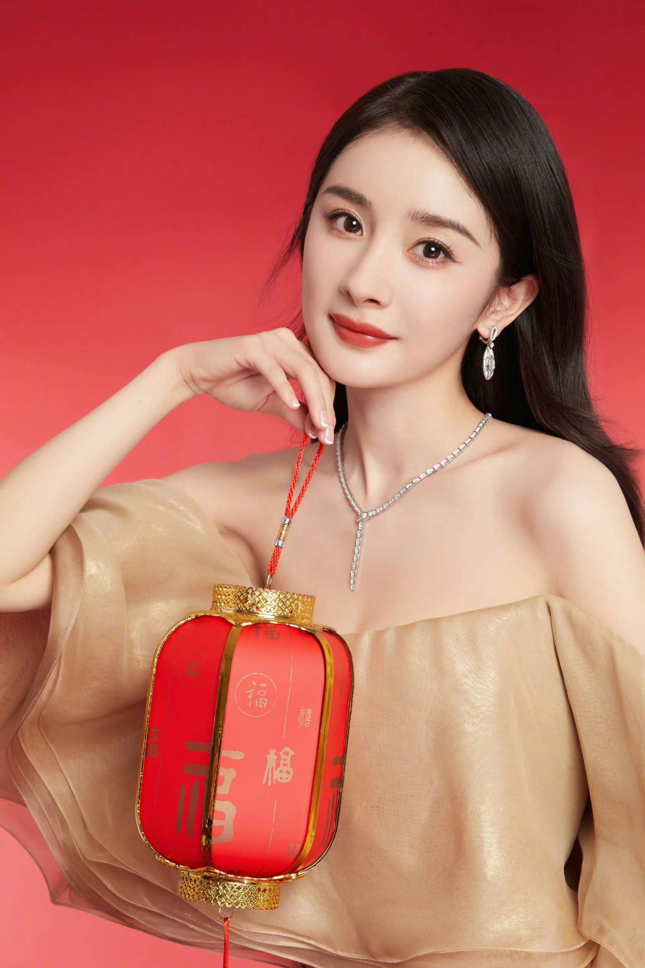 张艺兴经纪人是平台的,带艺人的经验比较少,本来也没想这么早换