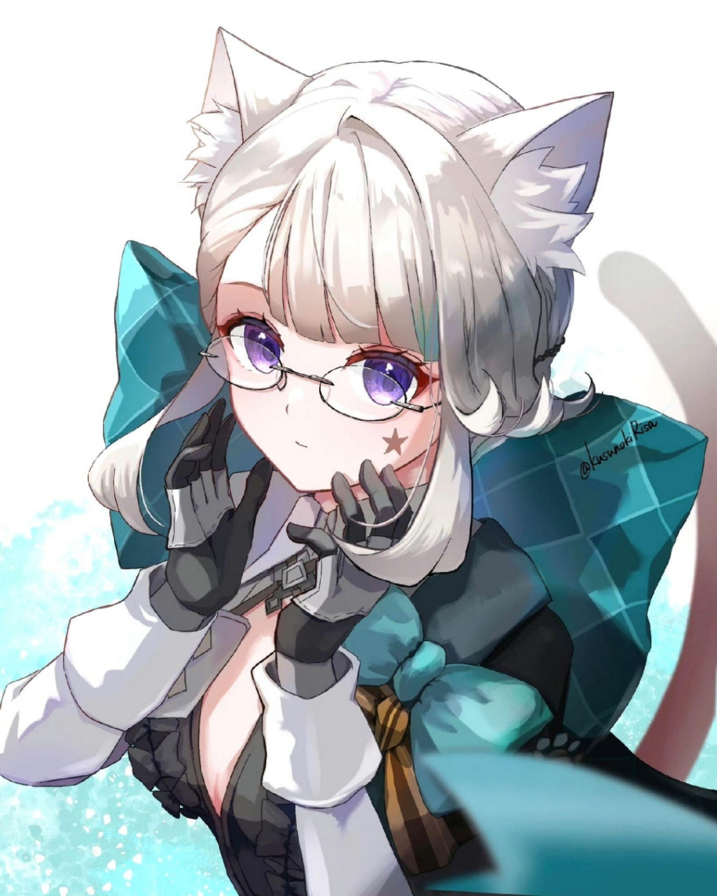 琳妮特戴上眼镜,很有智慧的感觉