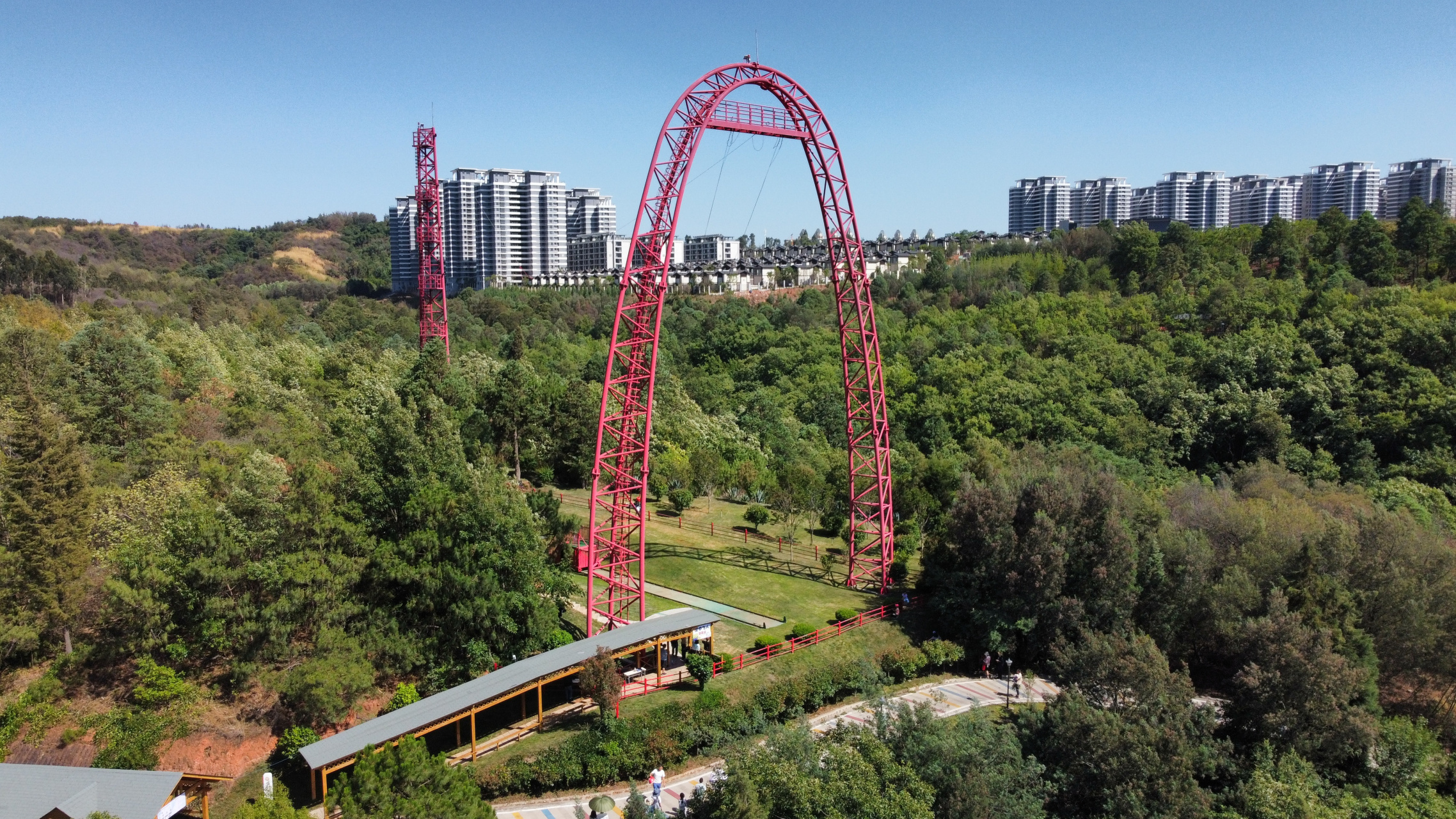 最美周边游#距离昆明不远,曾经的玉龙湾影视城,现在的公园,今日门北