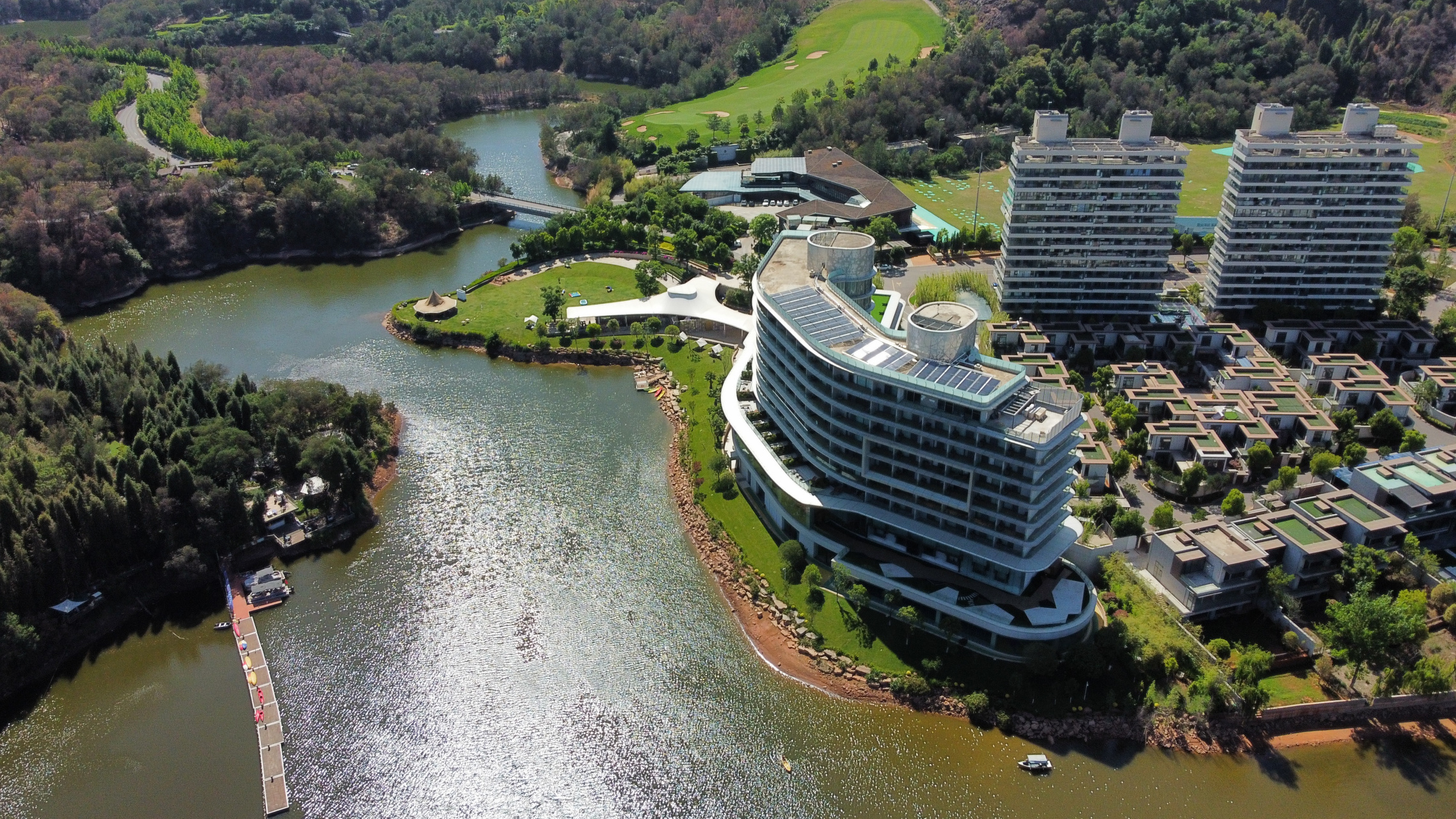 最美周边游#距离昆明不远,曾经的玉龙湾影视城,现在的公园,今日门北