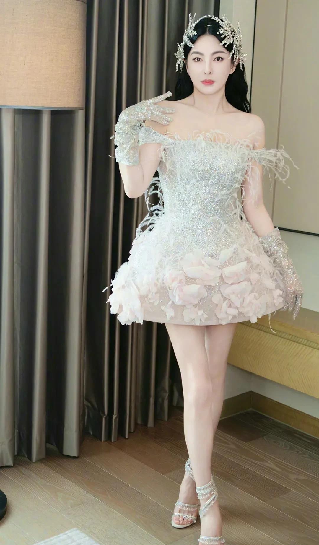 这是周星驰导演的美人鱼剧中的一句台词,是张雨绮演的女二号对男一号