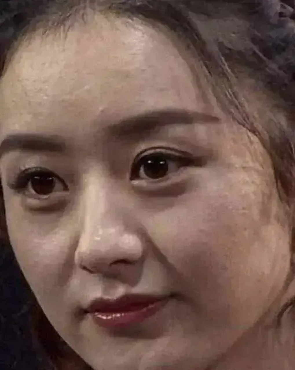 赵丽颖素颜照,她圆圆的脸给人很亲切的感觉特别可爱.