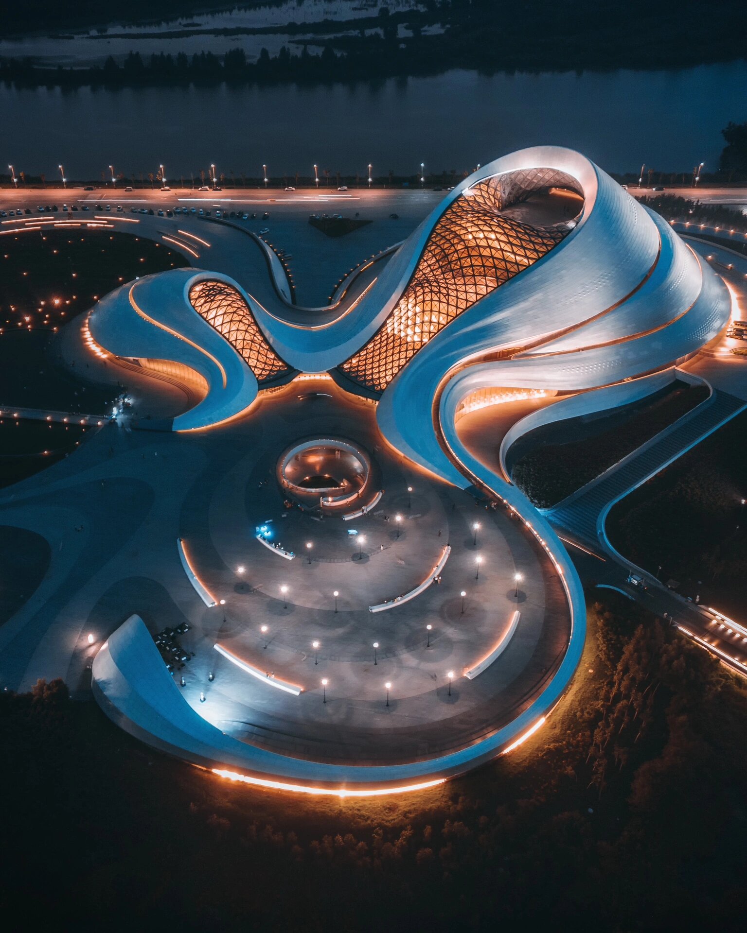 【哈尔滨大剧院:建筑与艺术的完美融合】   地址:哈尔滨市松北区文化